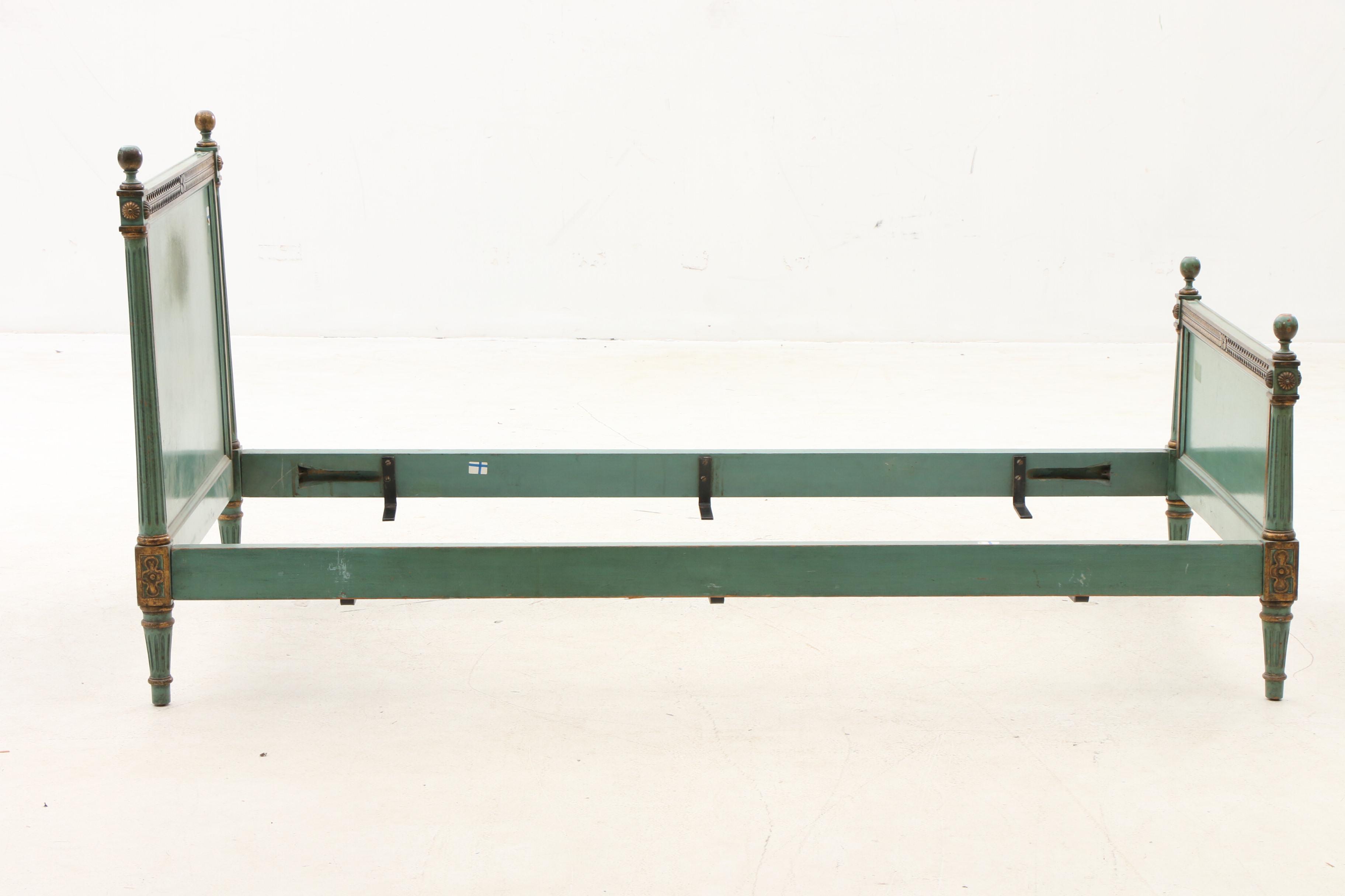 Federal Style Twin Bed Fame in Green
