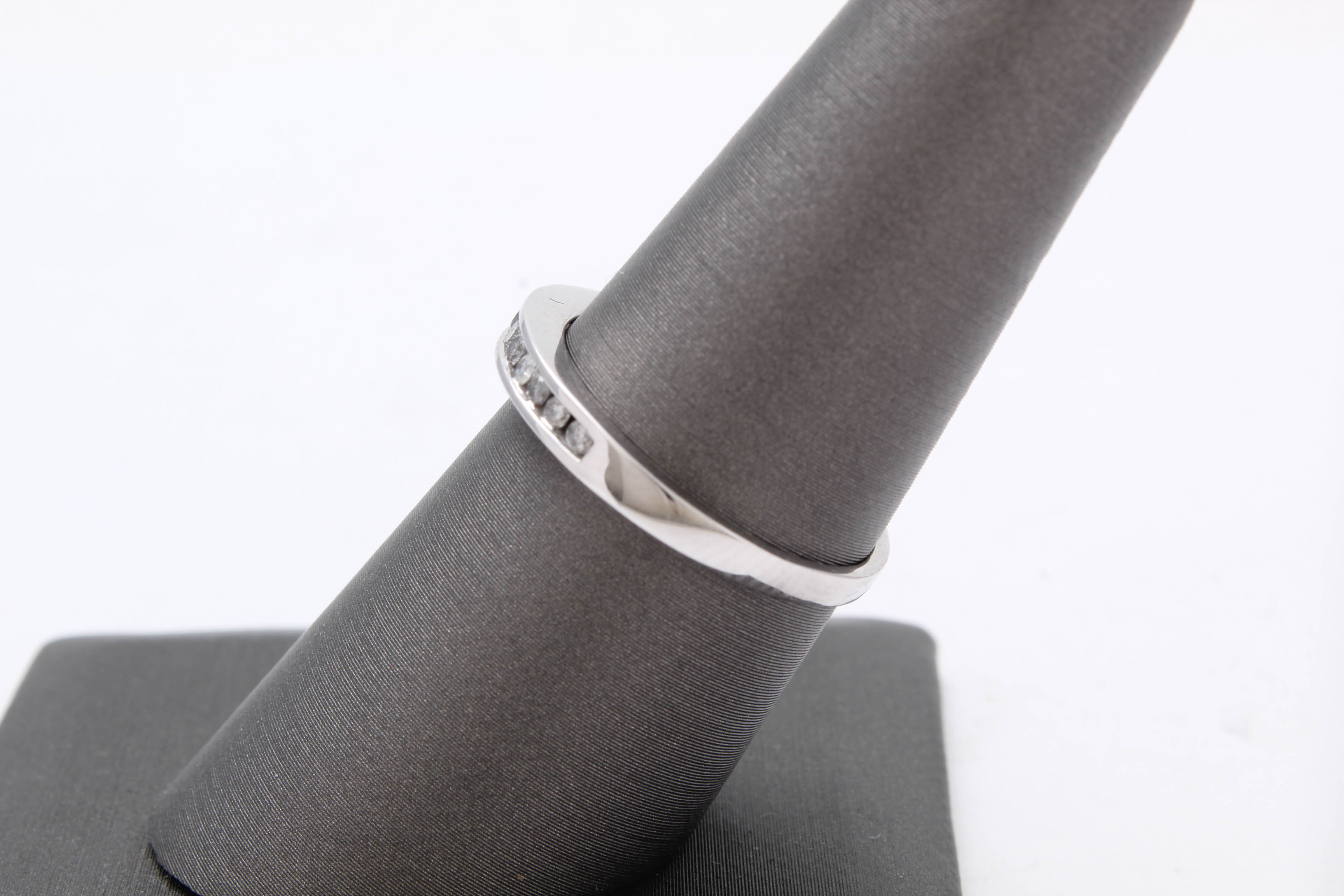 10K White Gold Diamond Ring