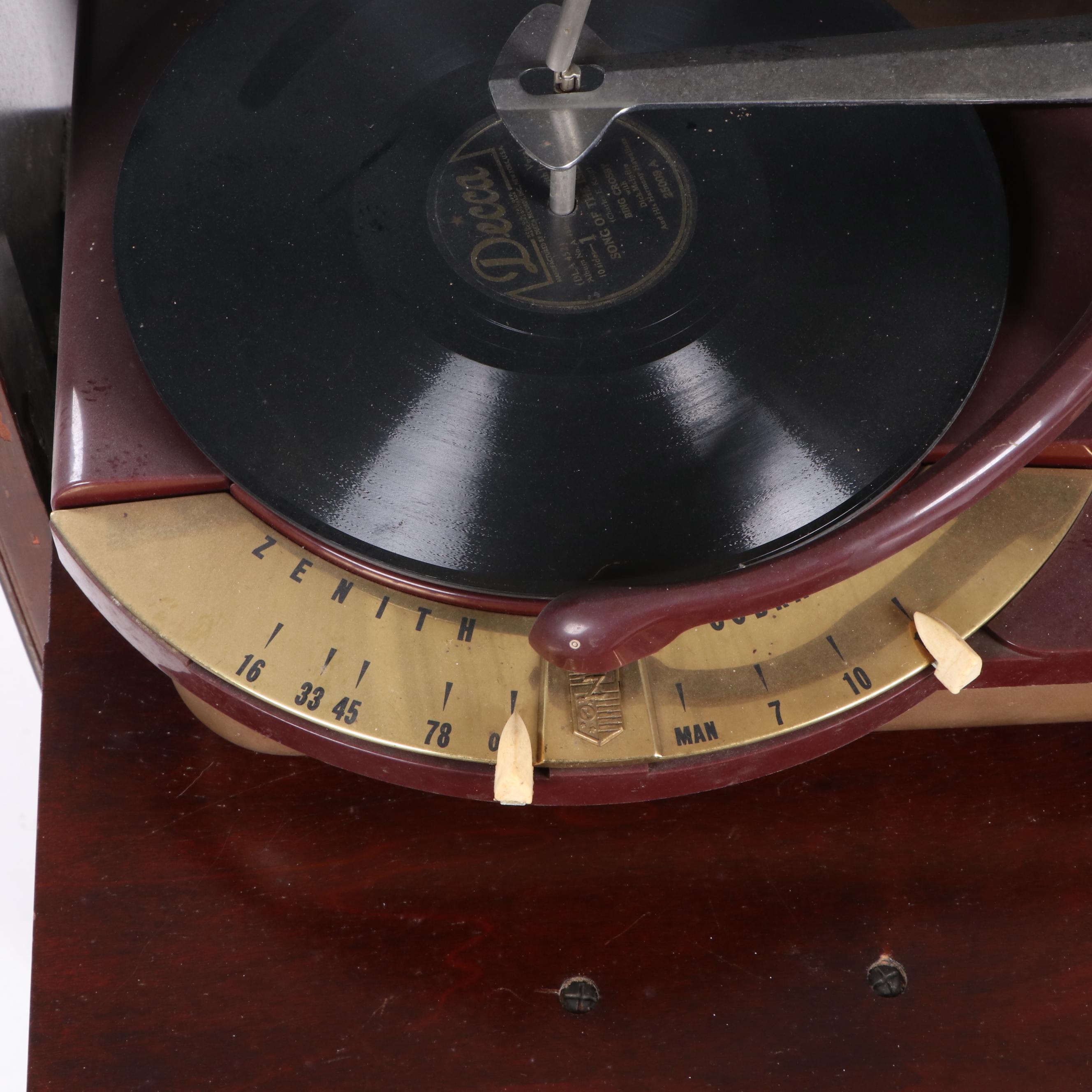 Zenith Cobramatic Mahogany Turntable and Radio Cabinet, 1950's