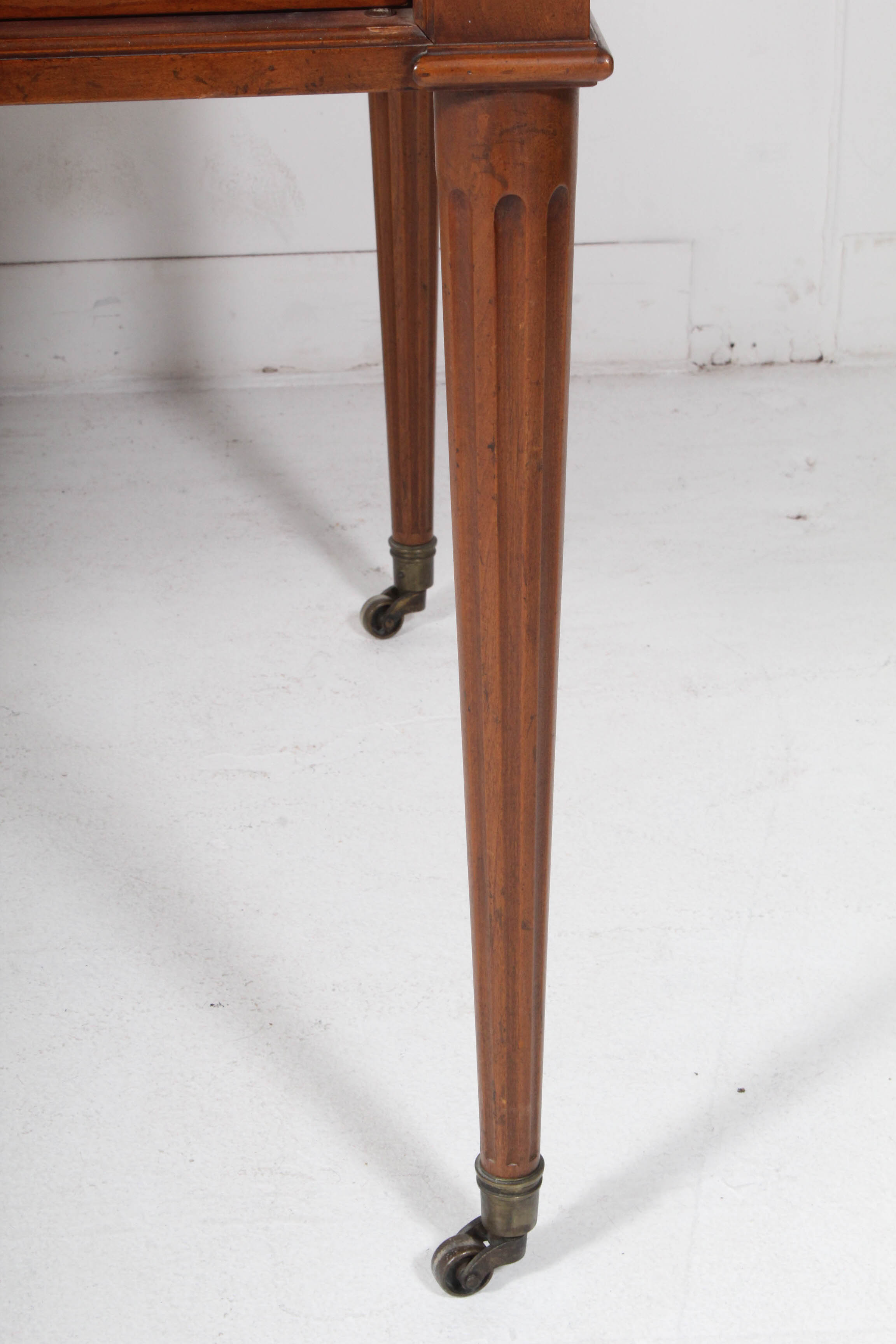 Baker Furniture Sheraton Style Leather Top Executive Desk, Late 20th Century