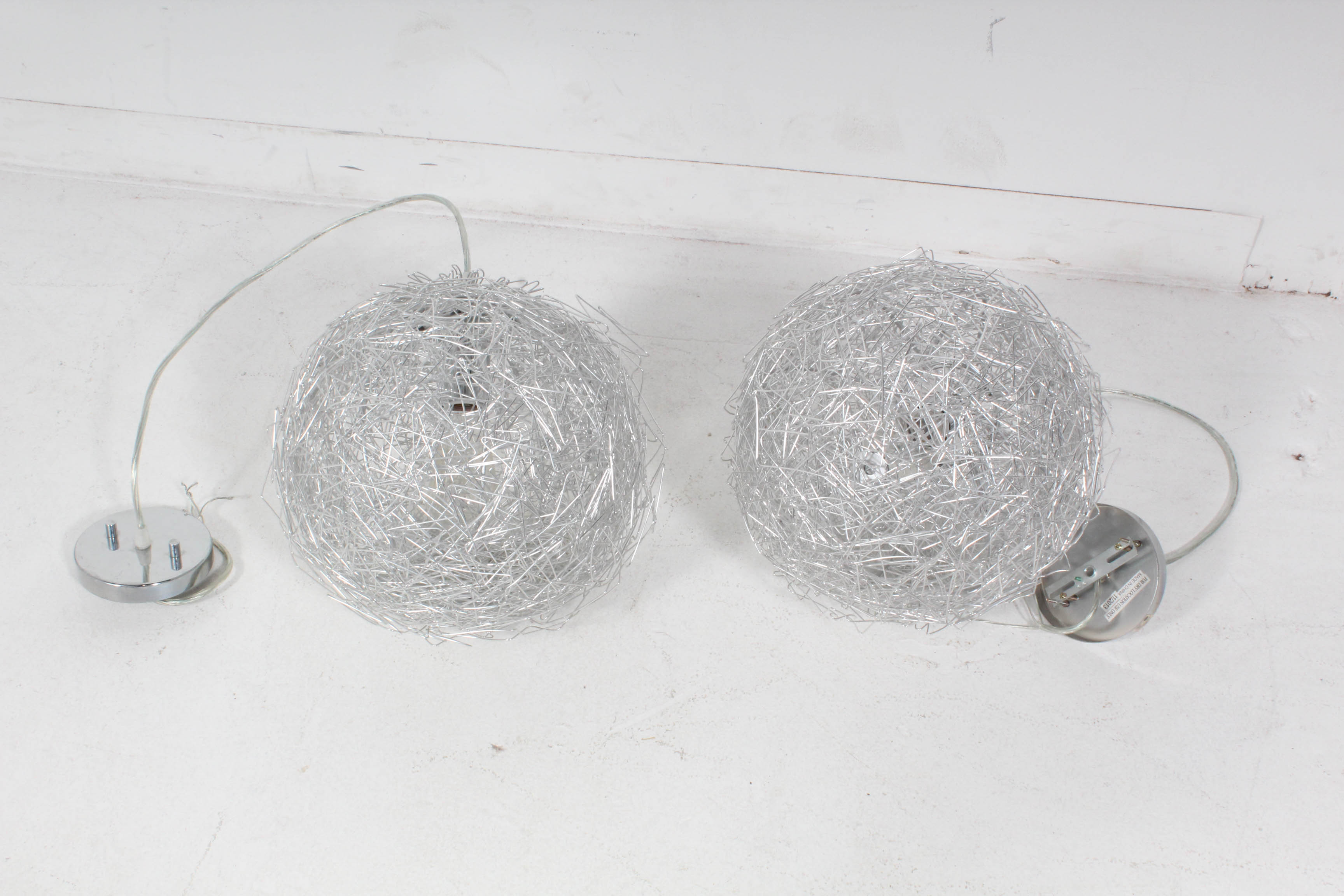 Jun Long Formed Wire Pendant Lamps