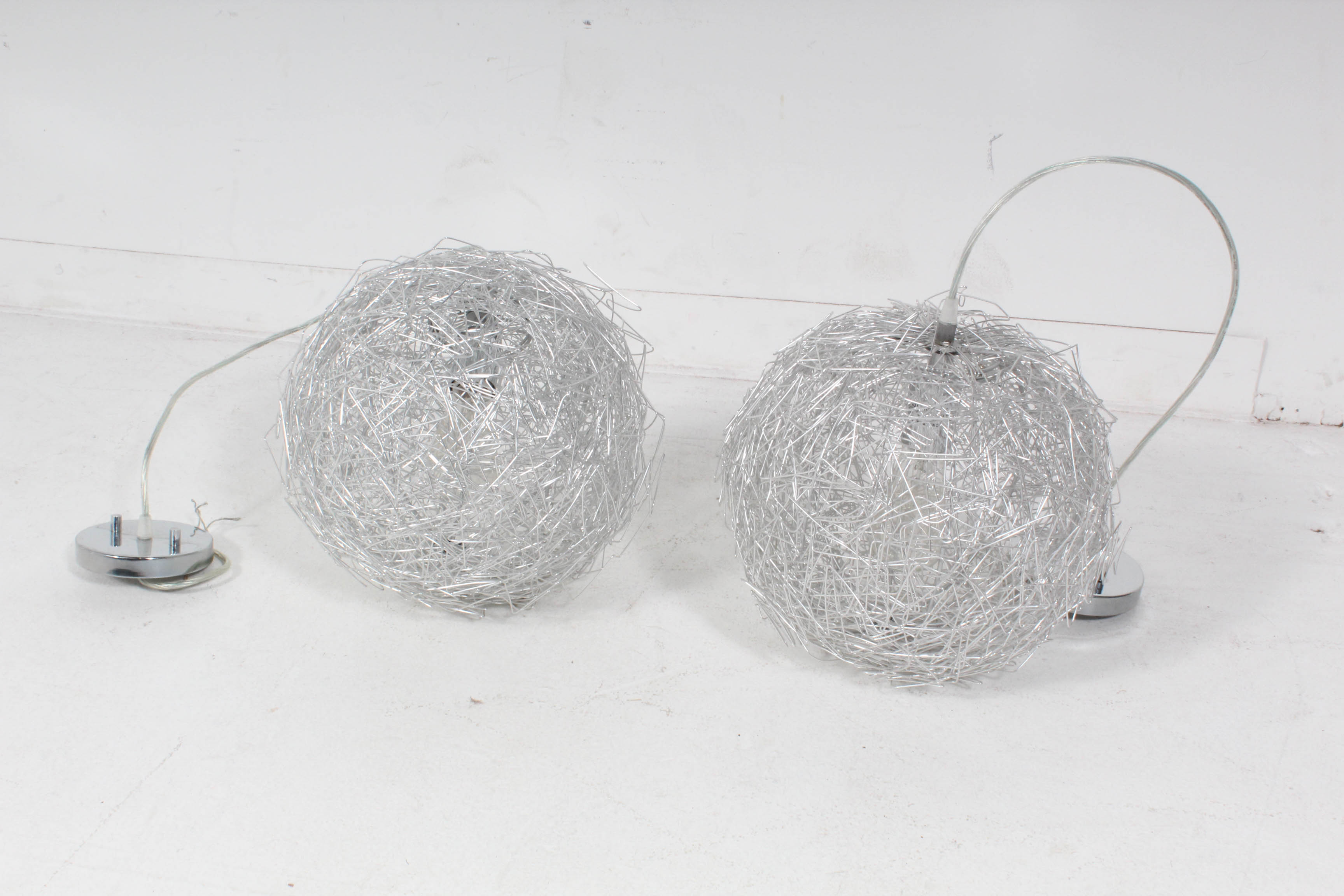 Jun Long Formed Wire Pendant Lamps