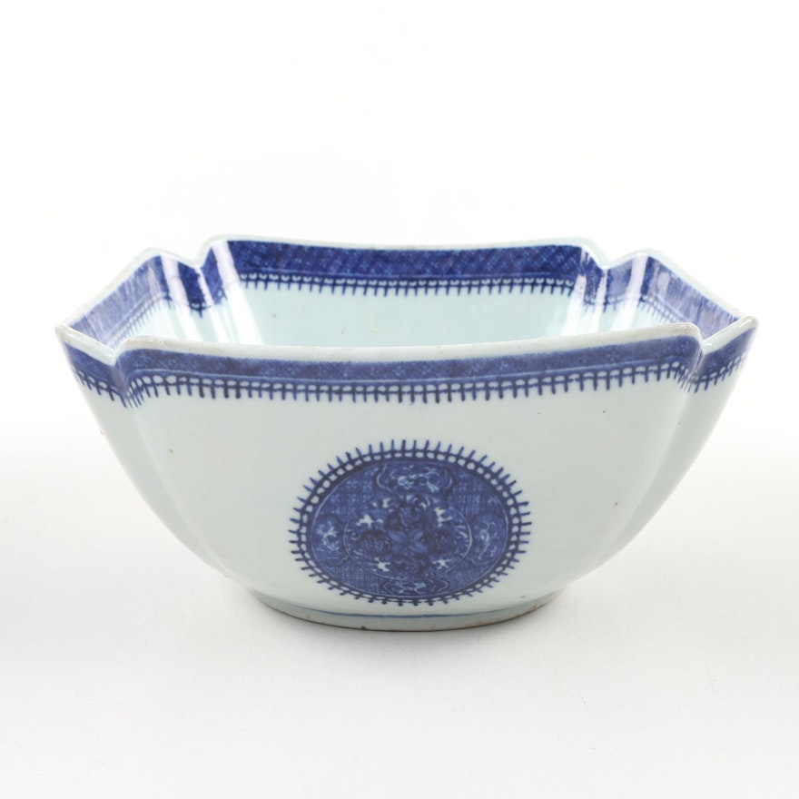 Chinese Fitzhugh Export Porcelain Serving Bowl, Late 19th Century
