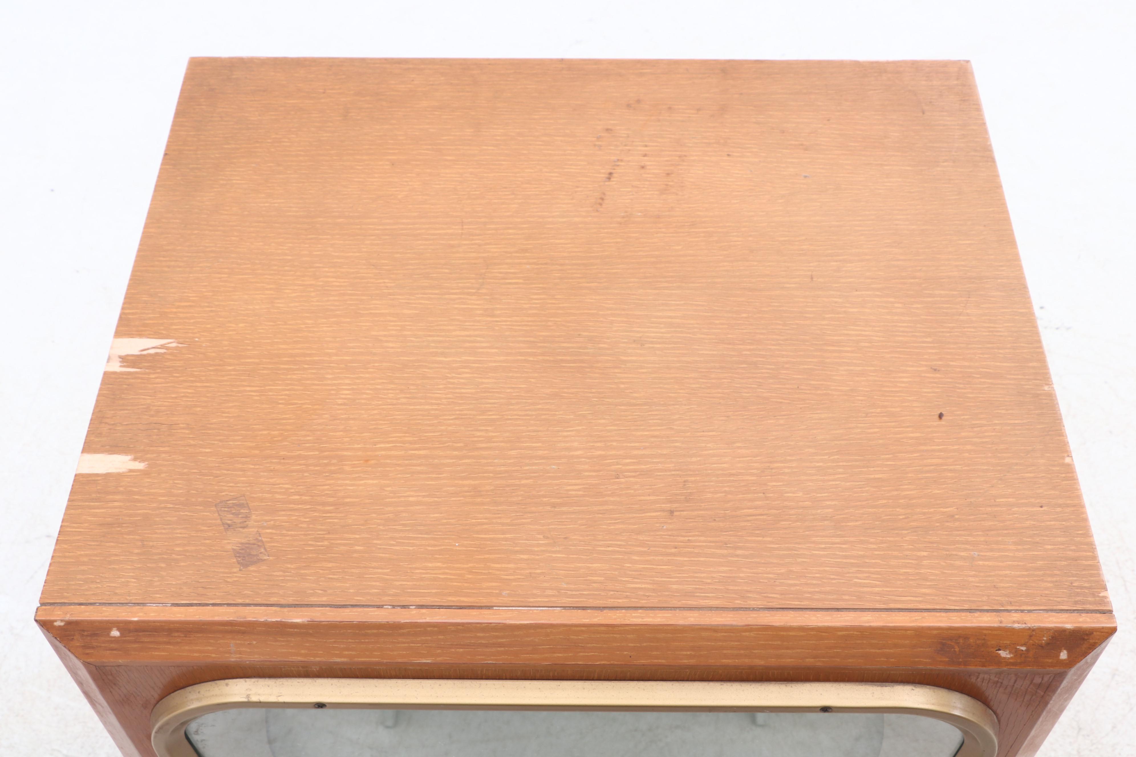 Vintage Silvertone Television in Oak Veneer Housing