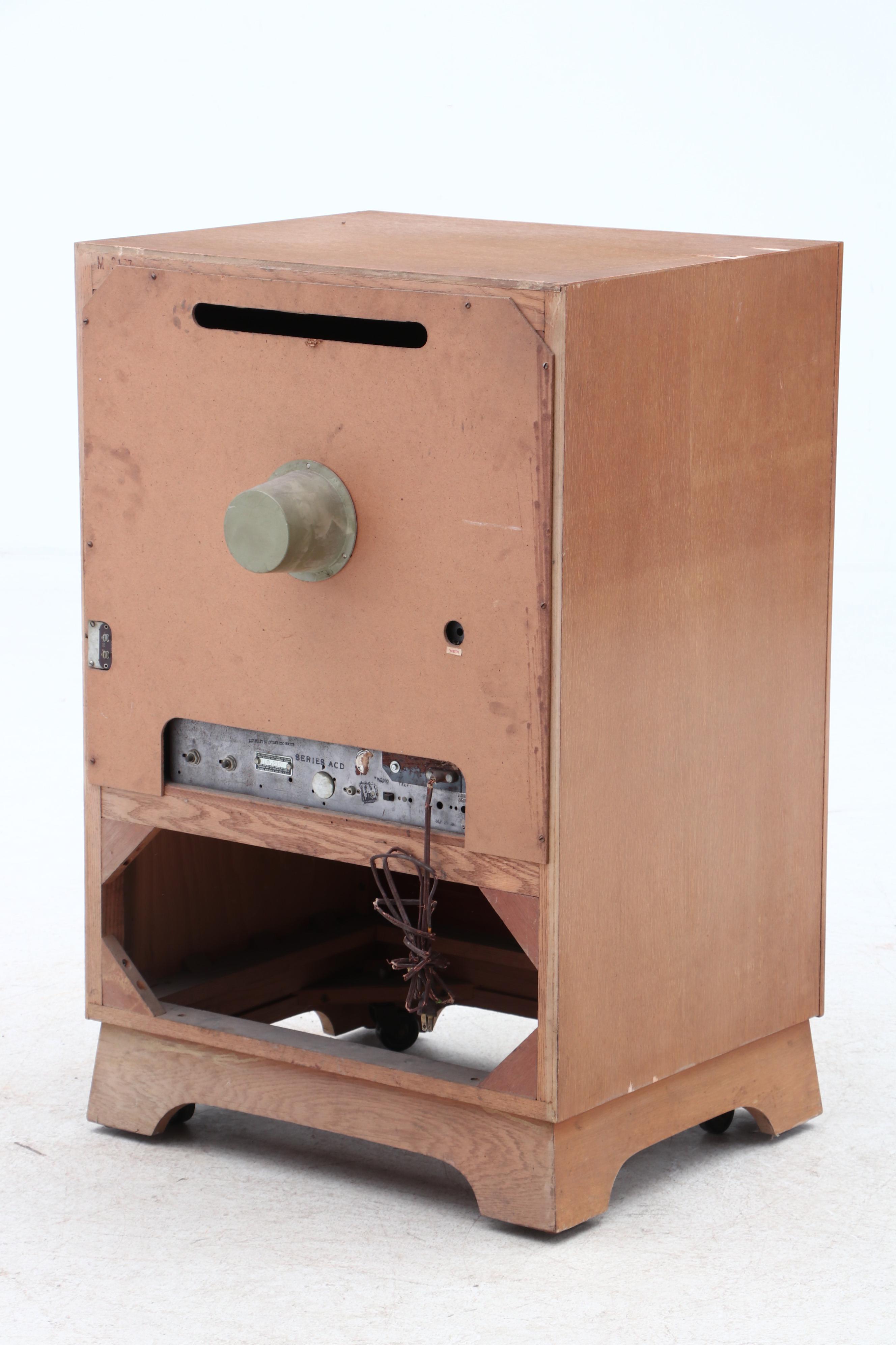 Vintage Silvertone Television in Oak Veneer Housing