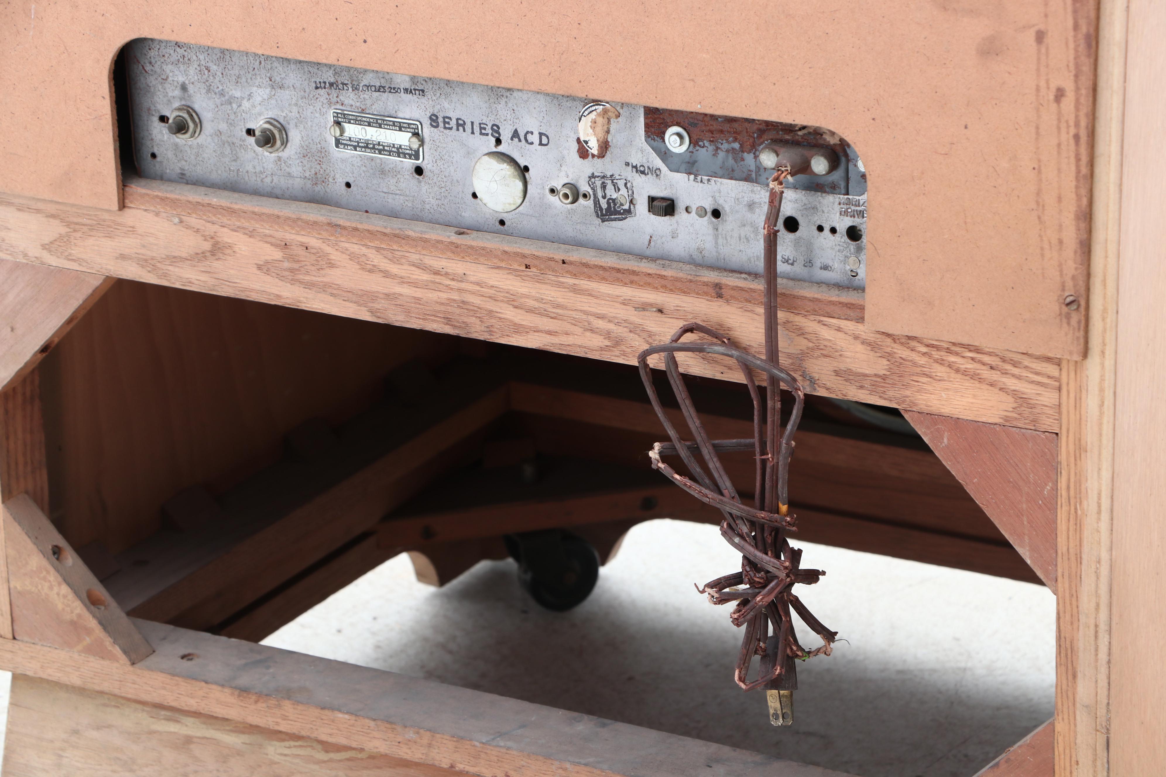 Vintage Silvertone Television in Oak Veneer Housing