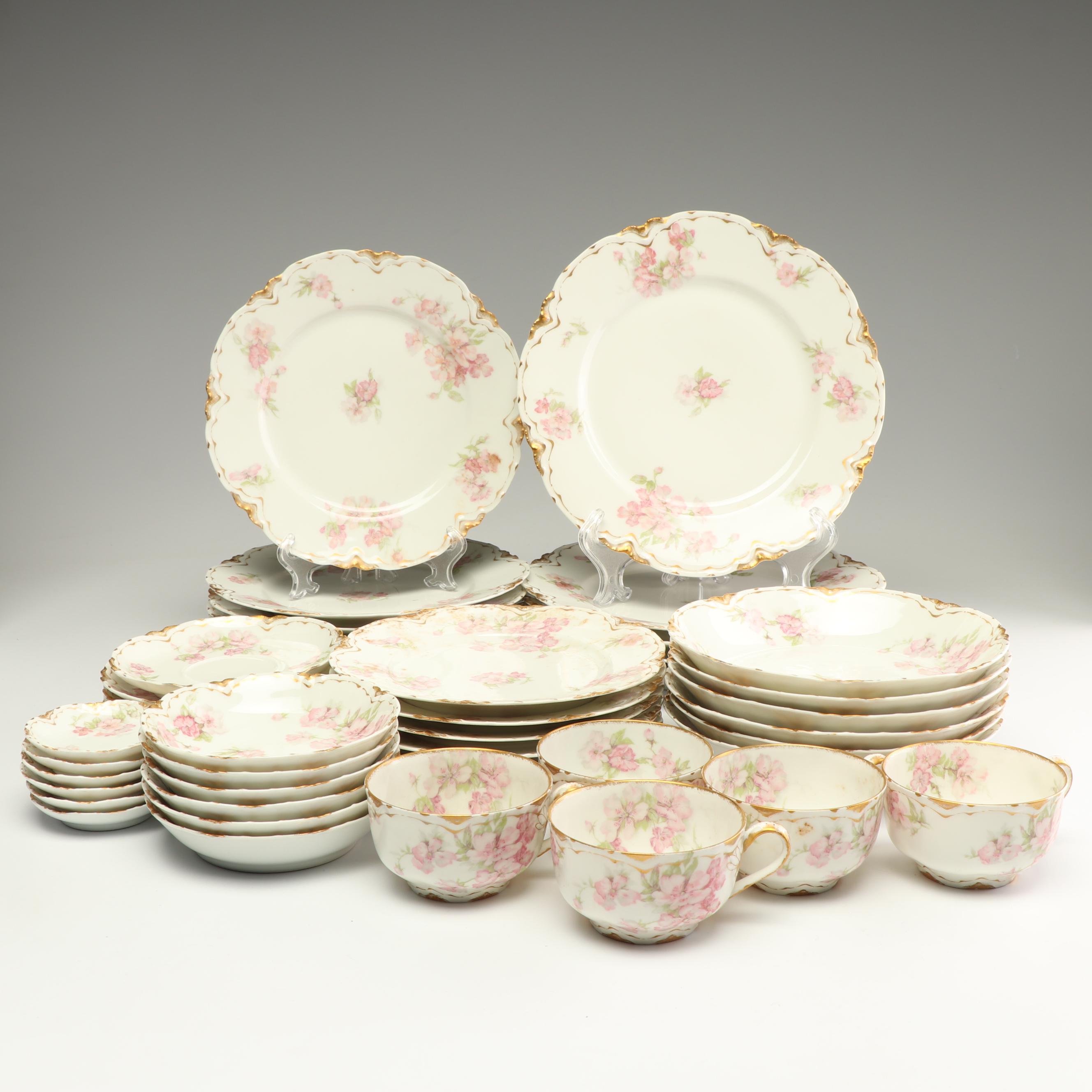Haviland & Co. Limoges Floral Dinnerware Service, Early 20th Century