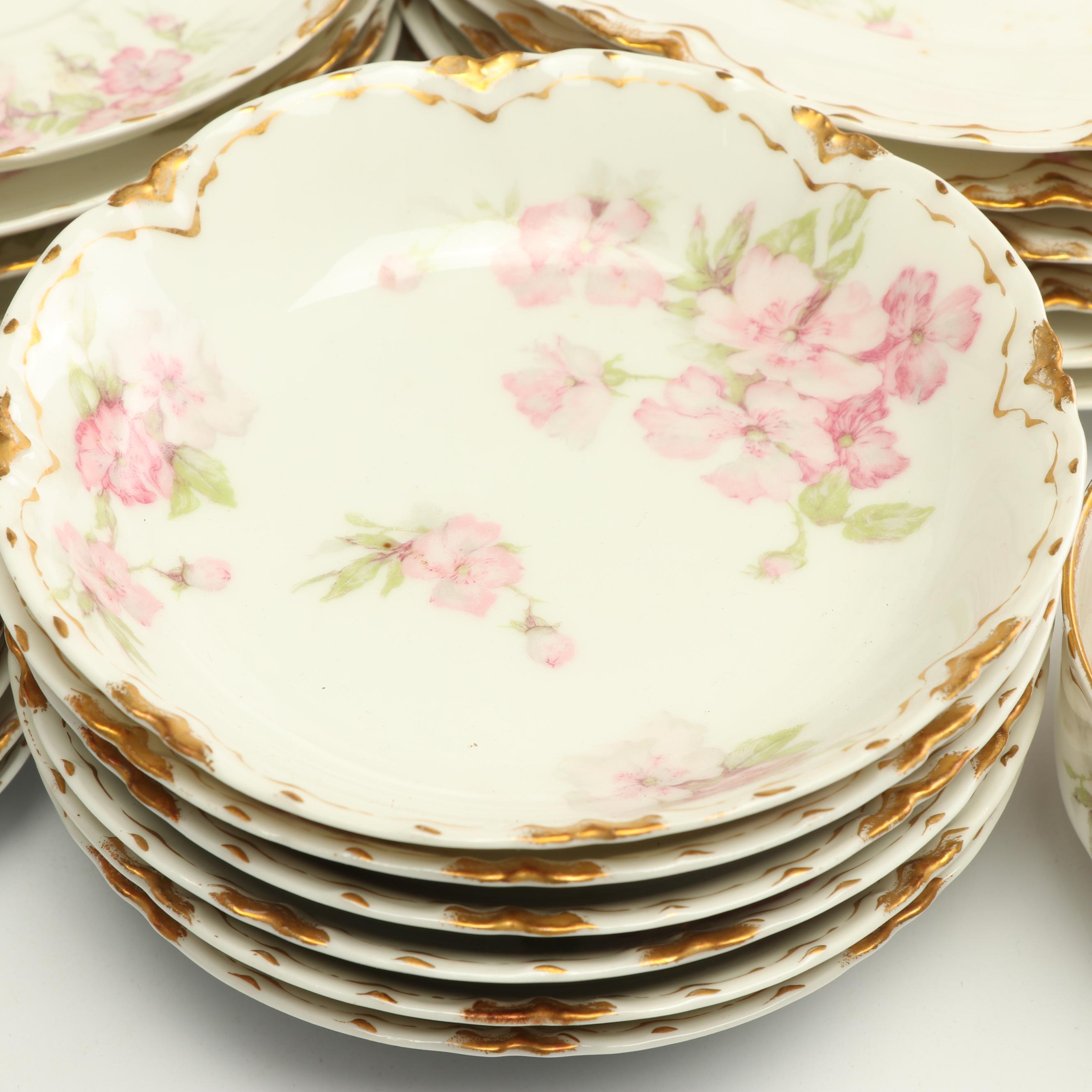 Haviland & Co. Limoges Floral Dinnerware Service, Early 20th Century