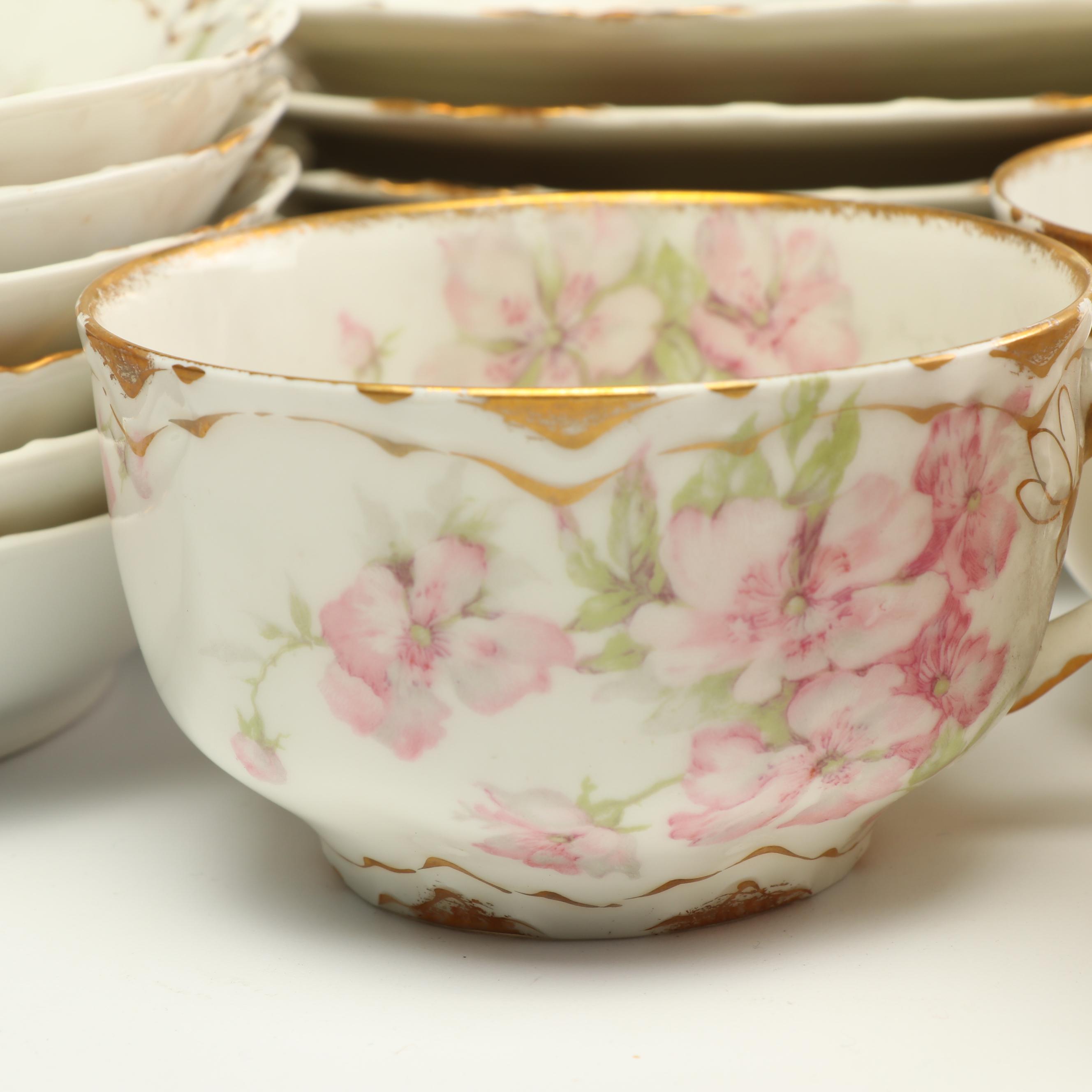 Haviland & Co. Limoges Floral Dinnerware Service, Early 20th Century