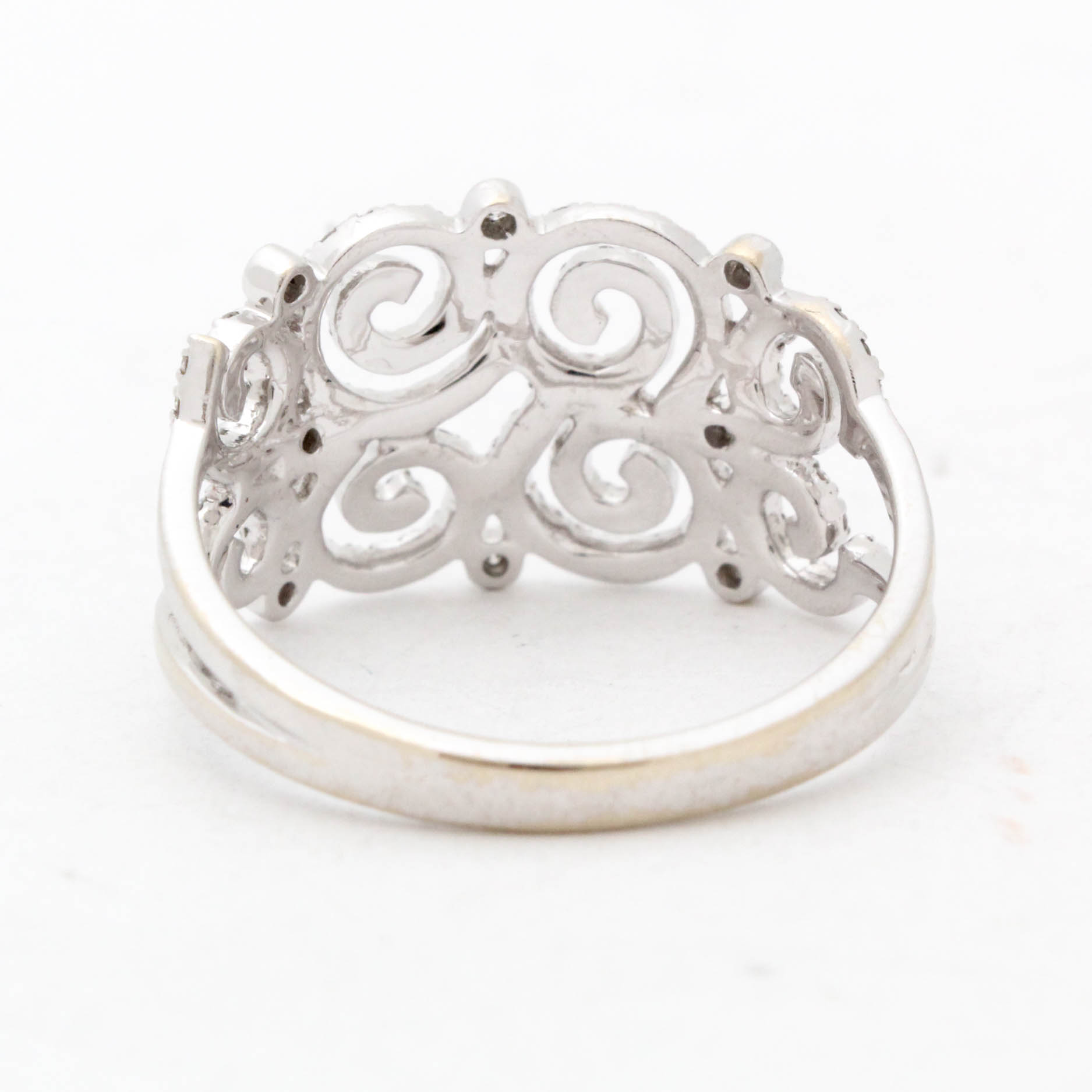 18K White Gold Diamond Ring