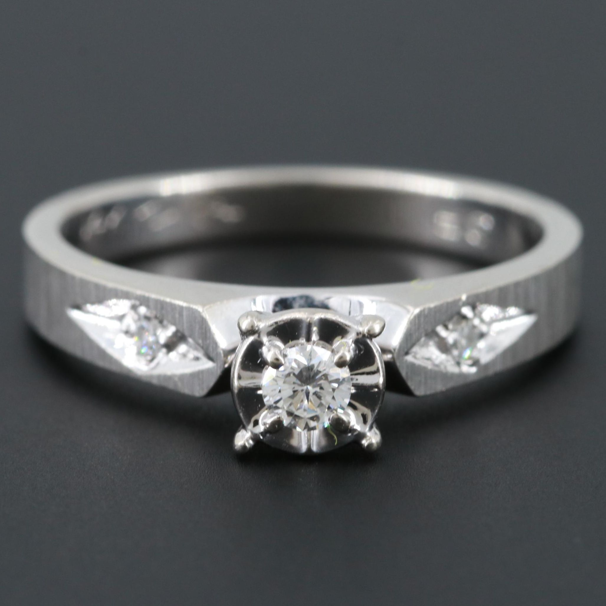 Vintage 14K White Gold Diamond Ring