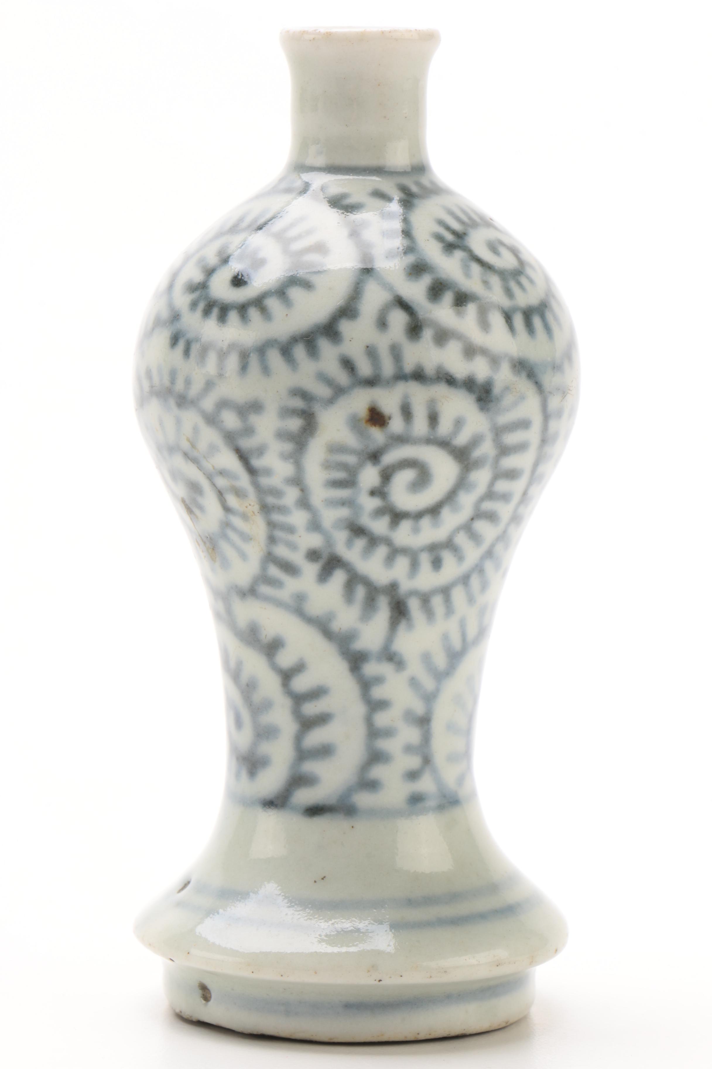 Chinese Blue and White Porcelain Bud Vase, Mid-Qing Dynasty