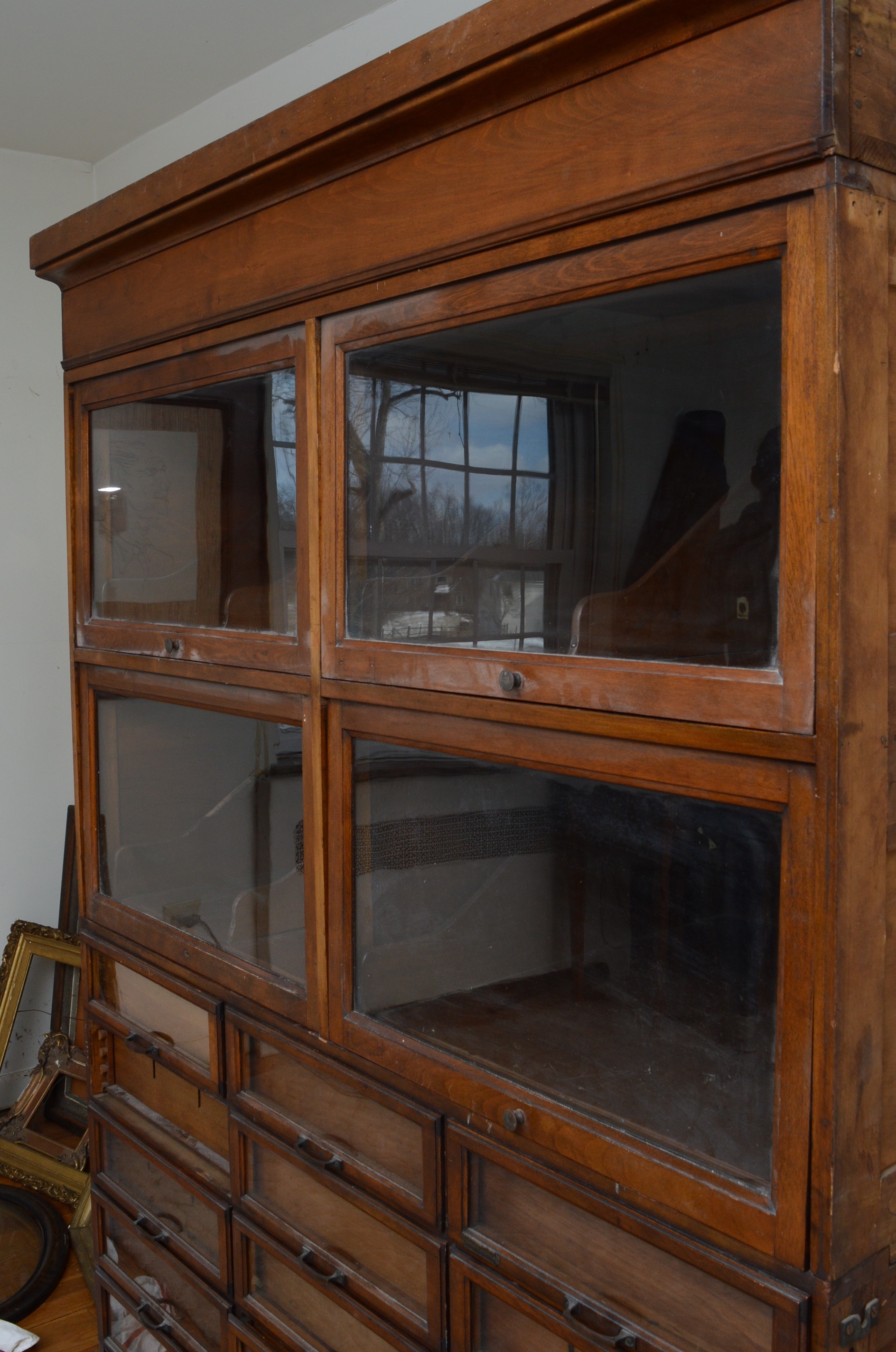 Early Arrow Shirt Display Cabinet