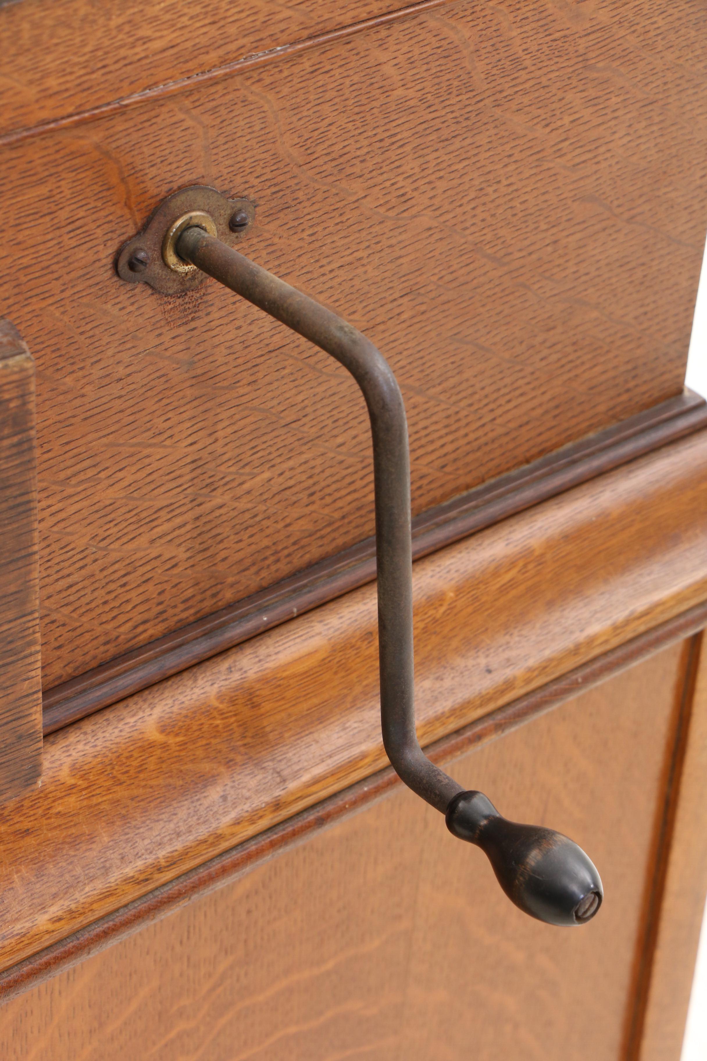 Victrola Victor VV-IX Walnut Phonograph, 1917