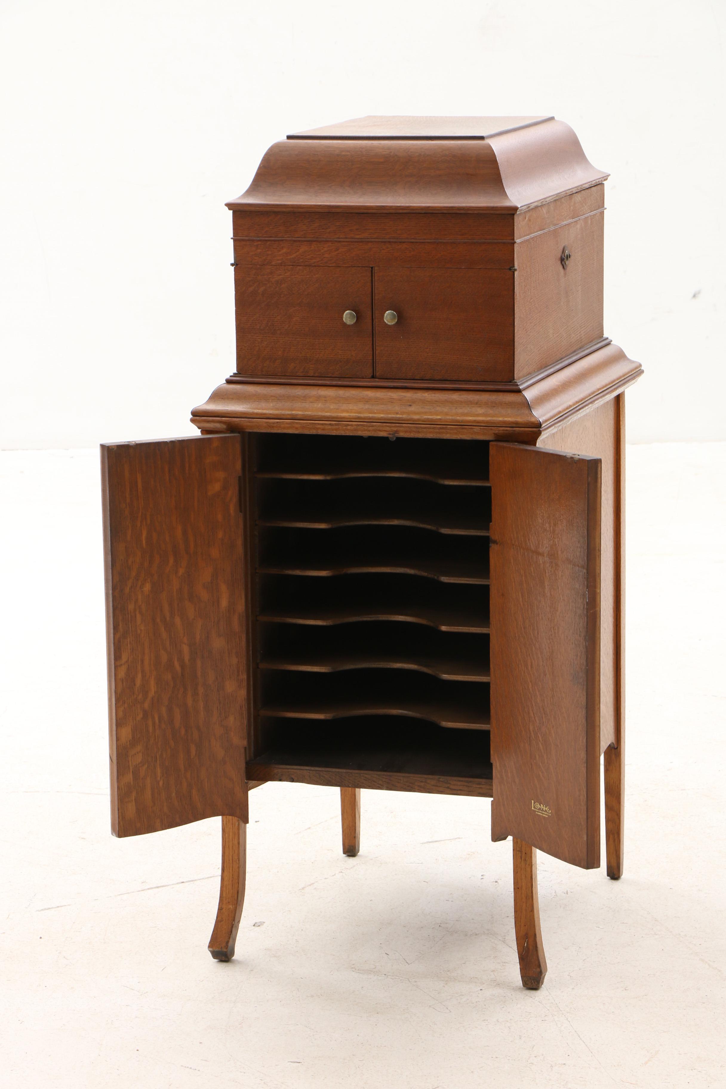 Victrola Victor VV-IX Walnut Phonograph, 1917