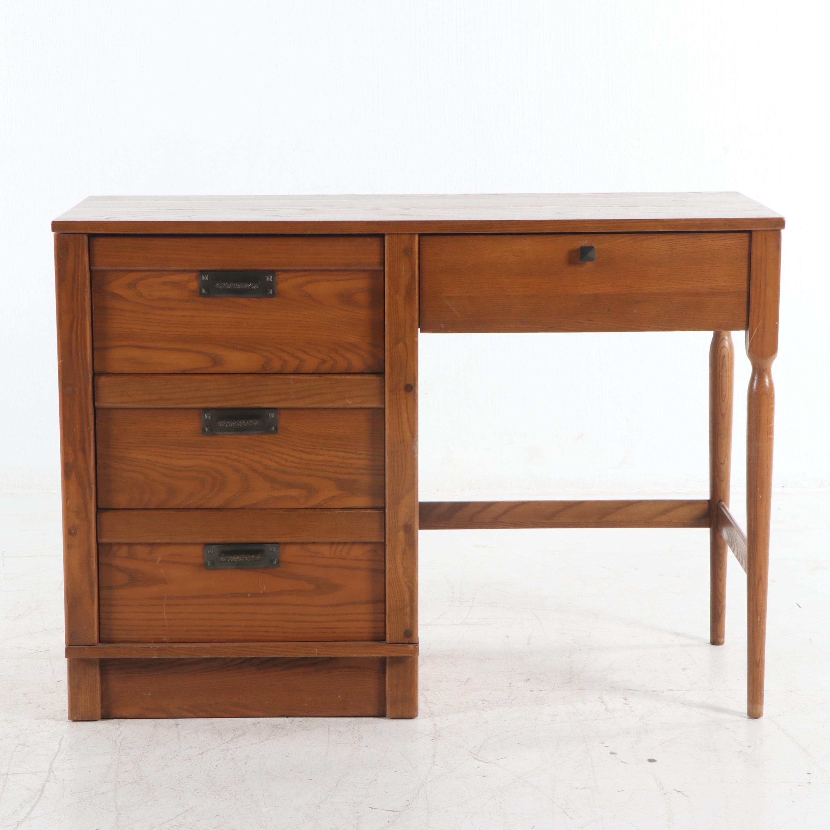 Craftsman Style Oak Desk, 20th Century