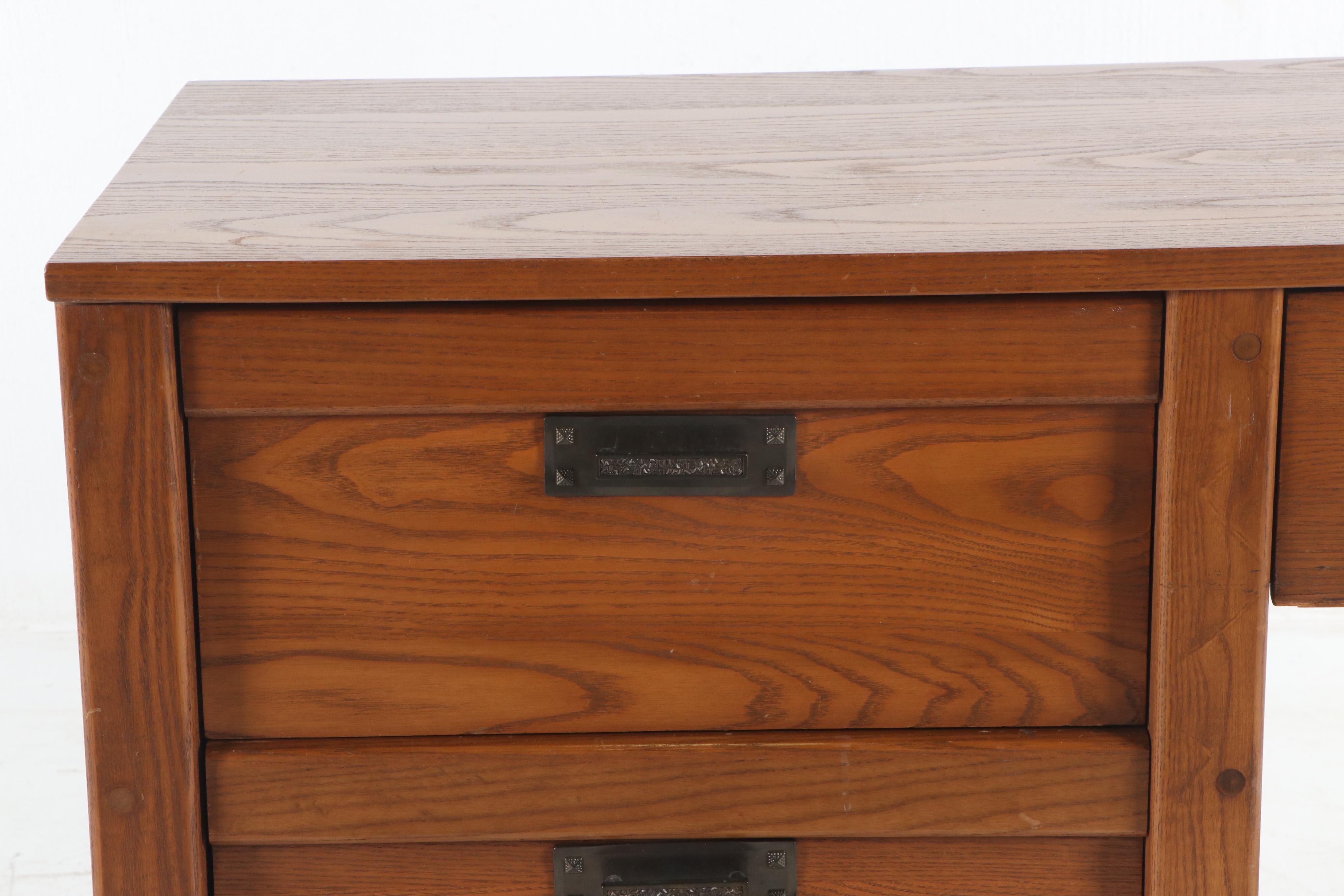 Craftsman Style Oak Desk, 20th Century