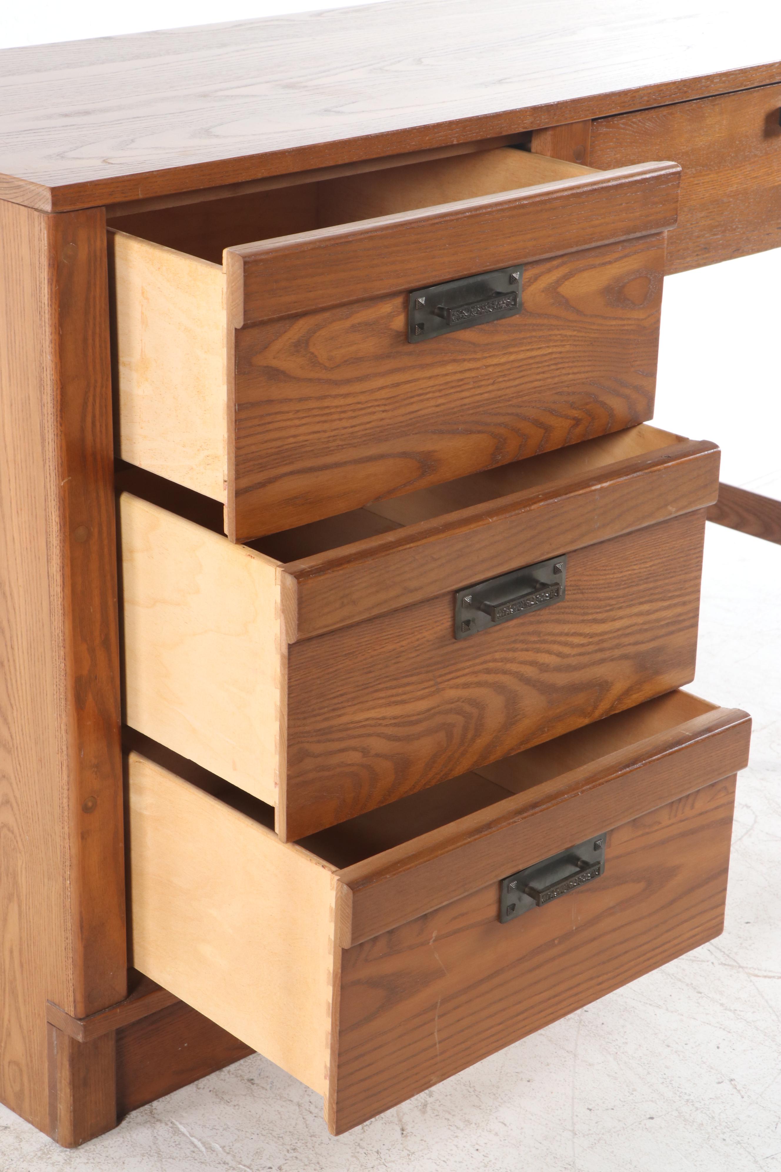 Craftsman Style Oak Desk, 20th Century