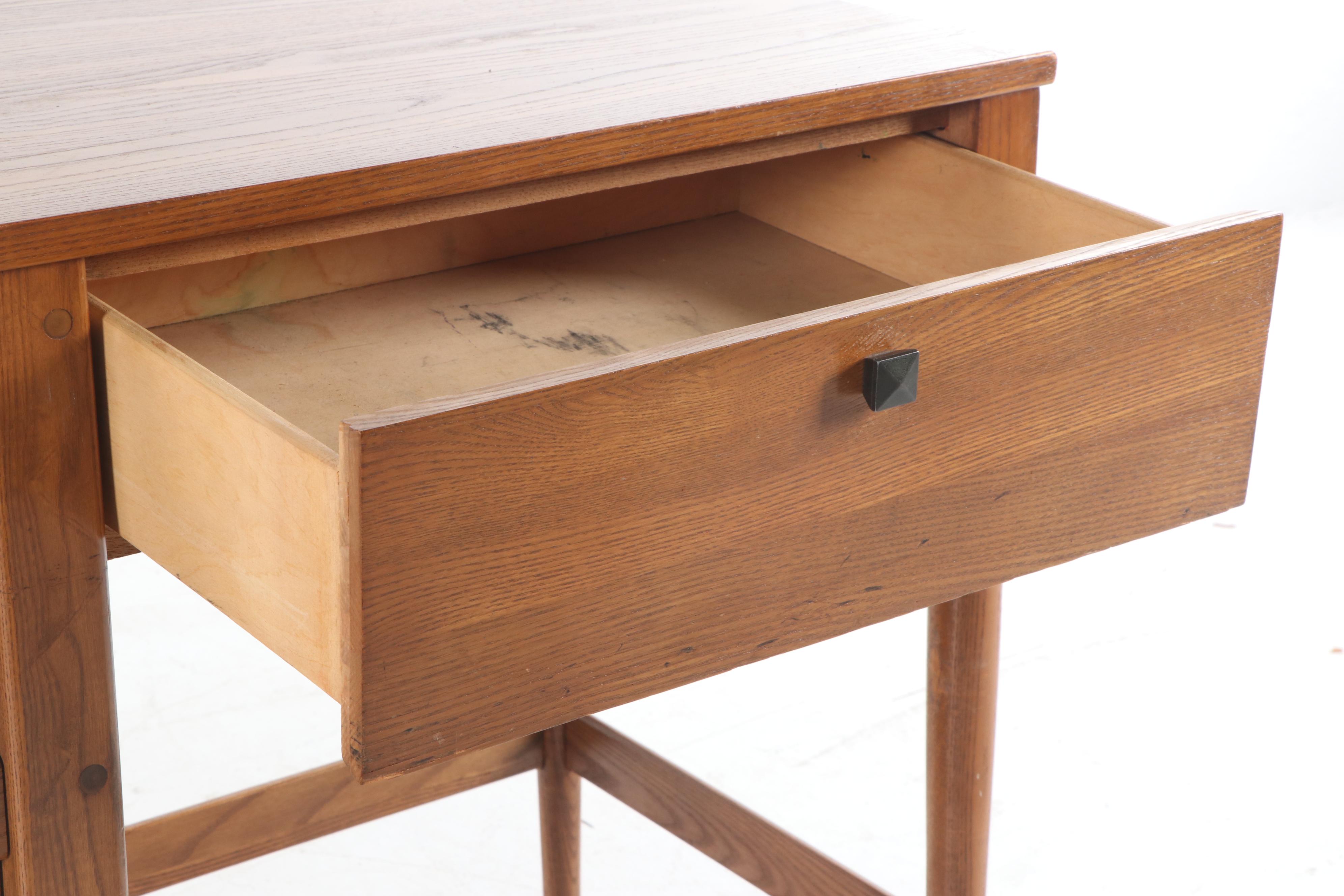Craftsman Style Oak Desk, 20th Century