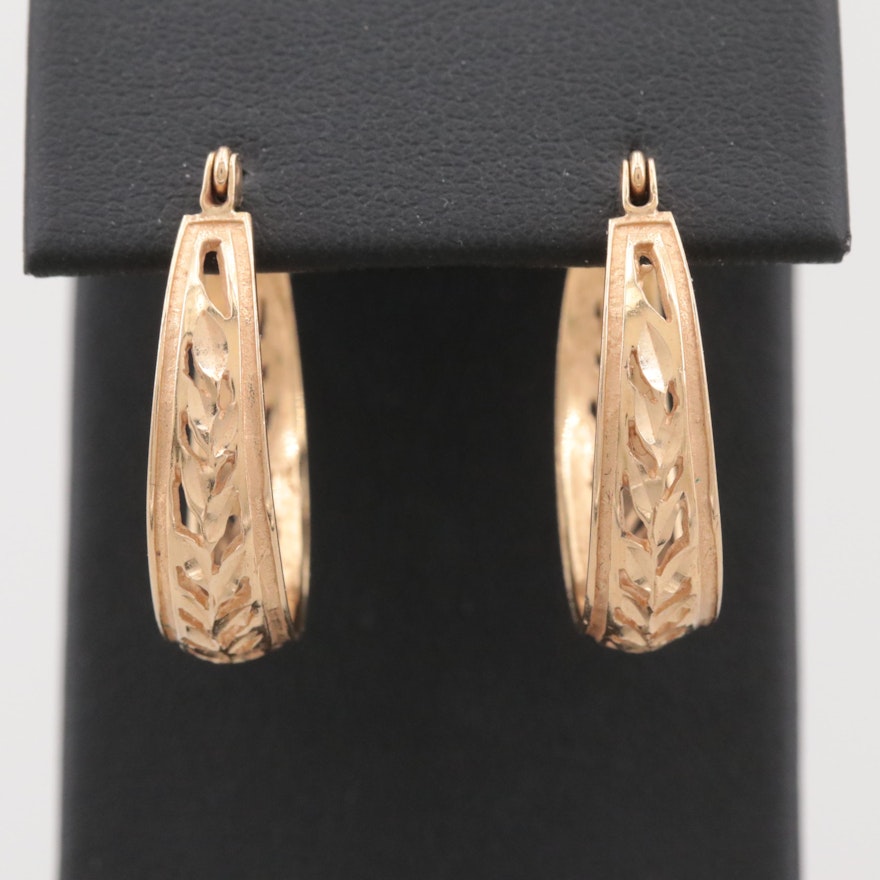 14K Yellow Gold Earrings with Foliate Design