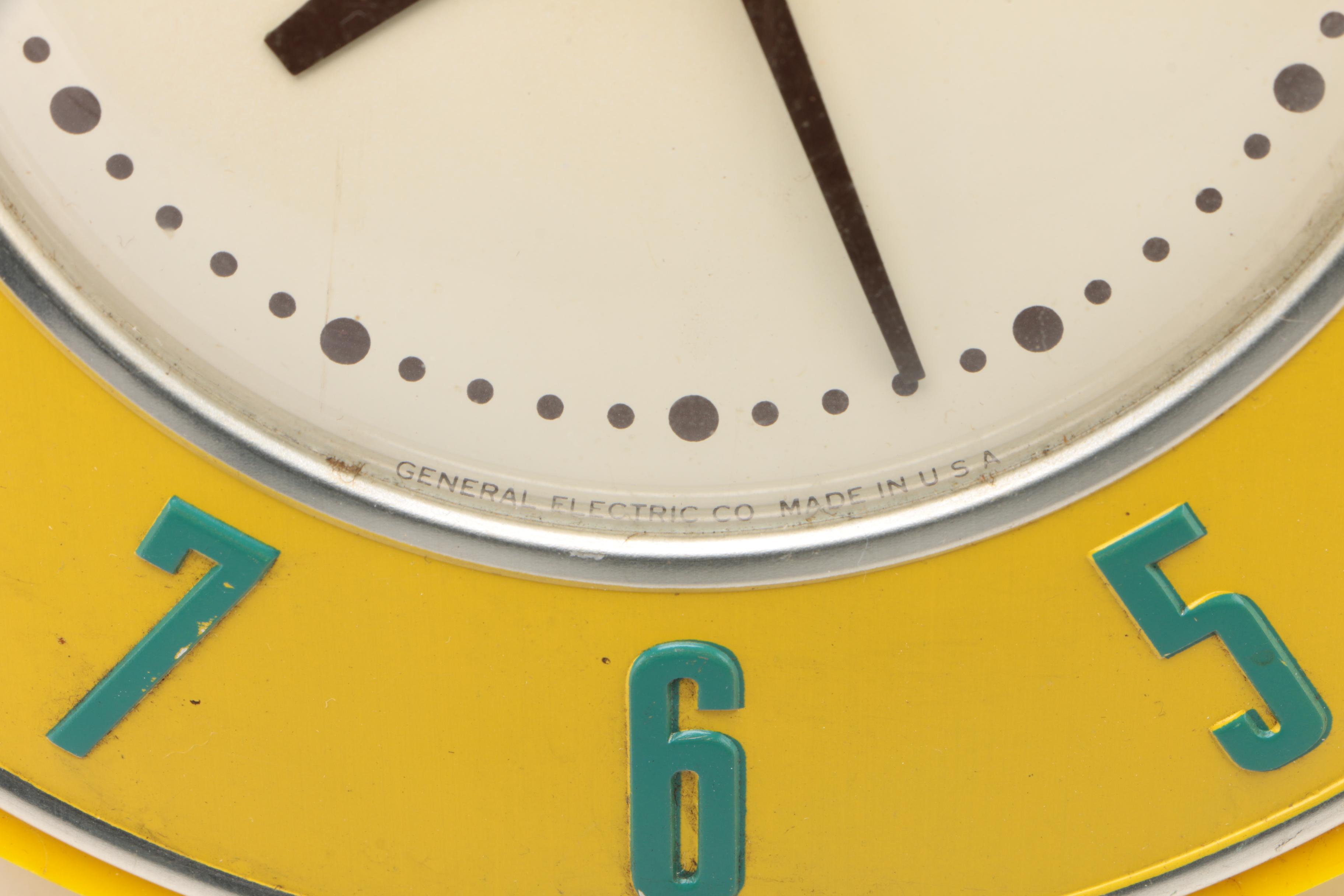 General Electric Model 2H29 Kitchen Wall Clock, Mid-Century