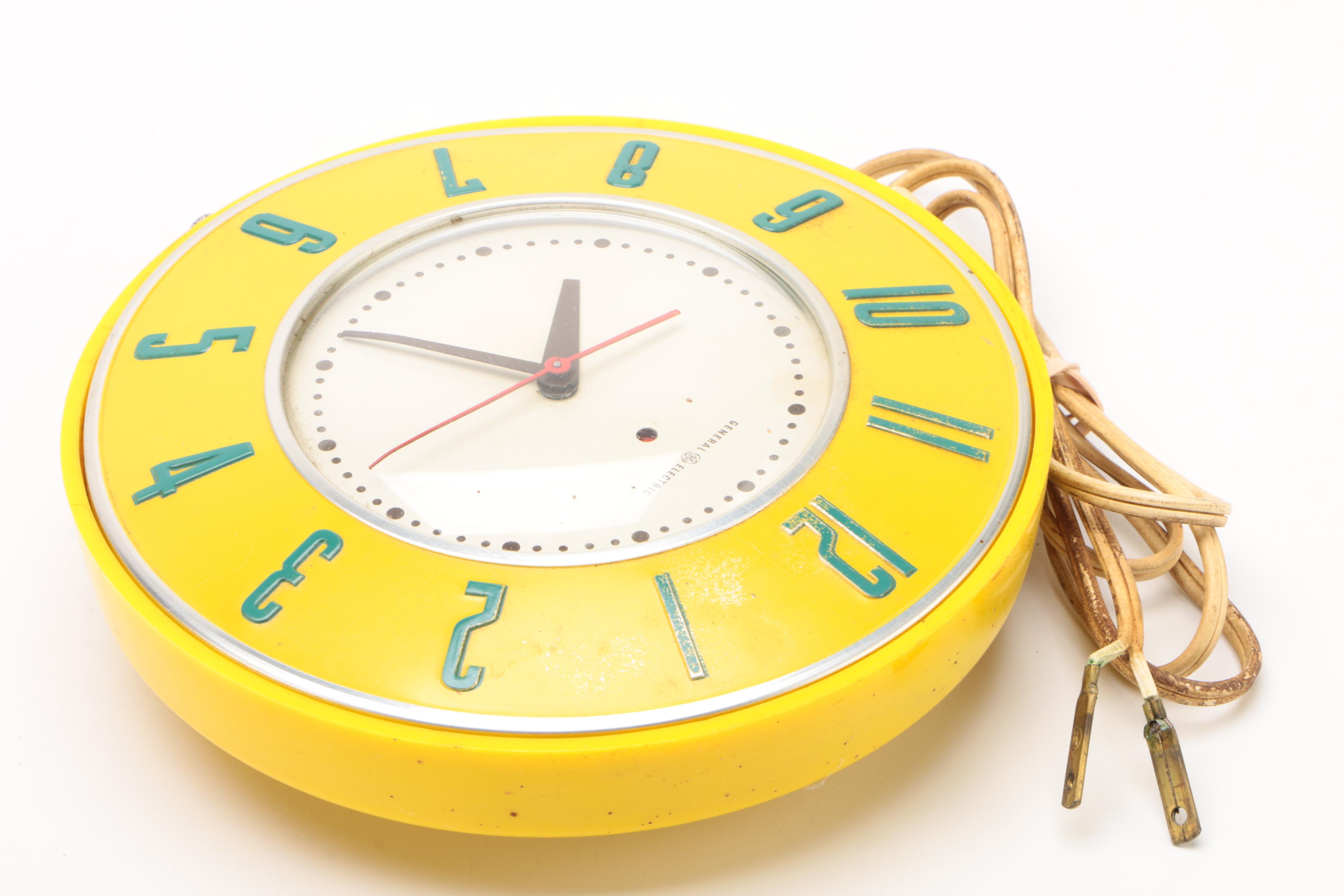 General Electric Model 2H29 Kitchen Wall Clock, Mid-Century