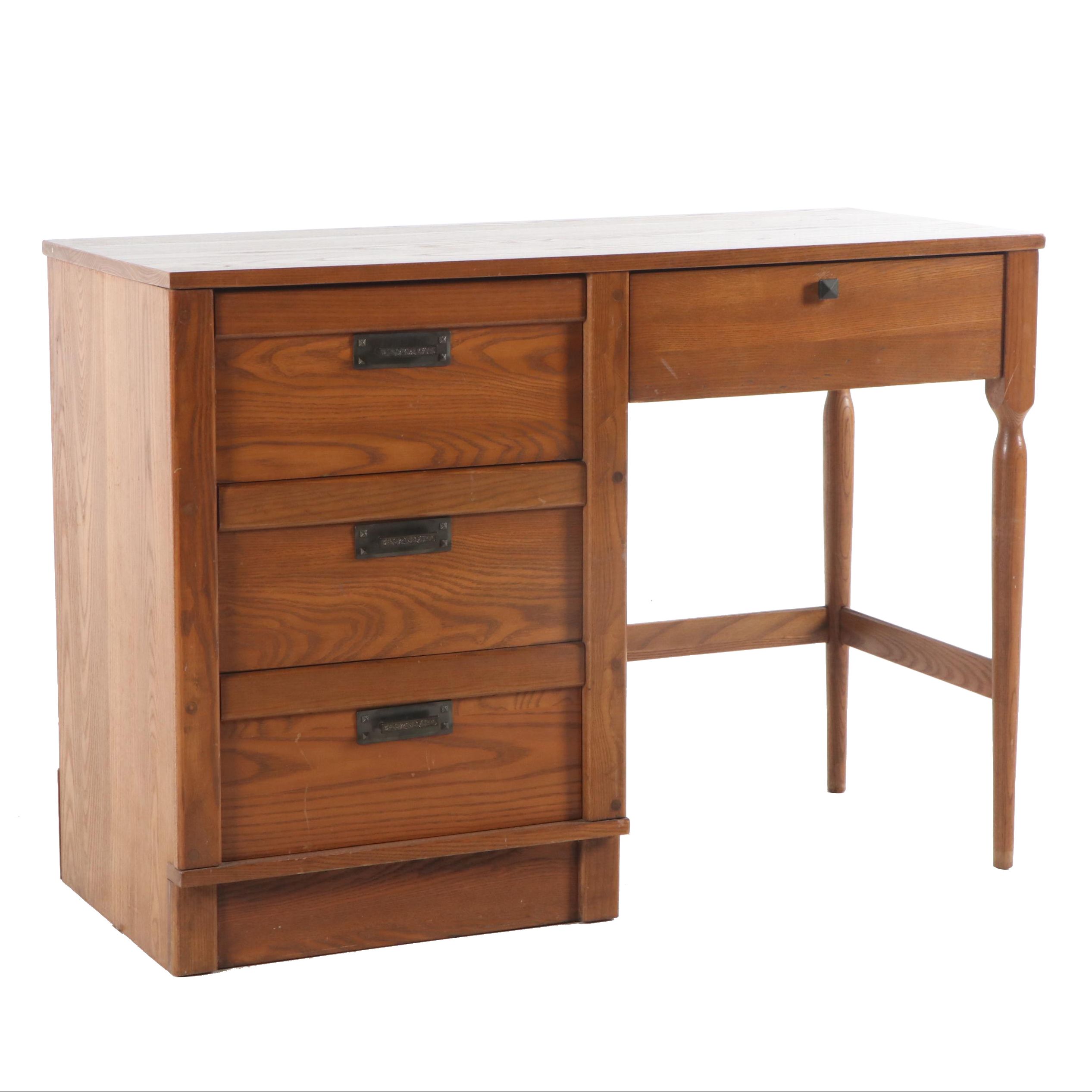Craftsman Style Oak Desk, 20th Century