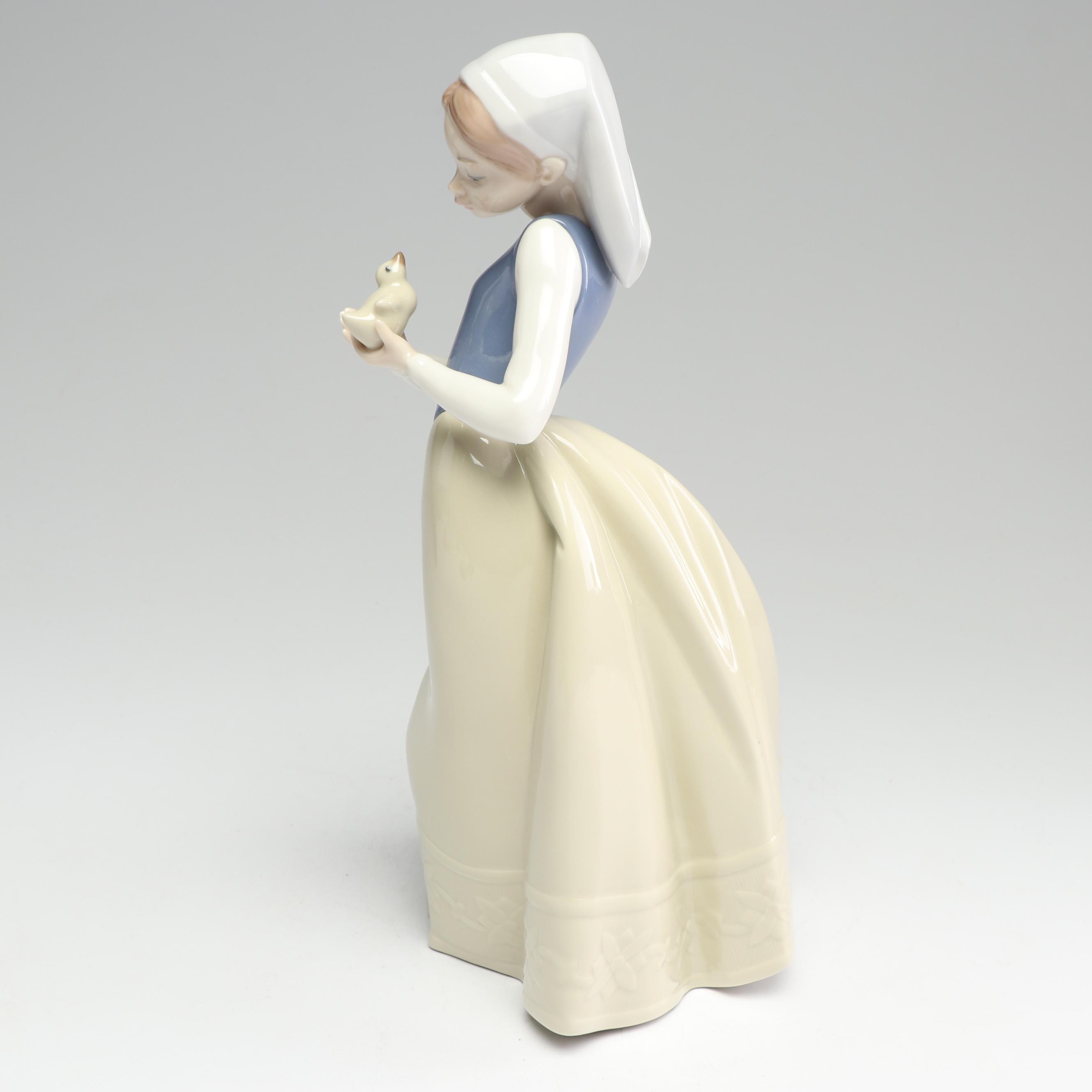 Lladro Nao "Feathered Friend" Porcelain Figurine