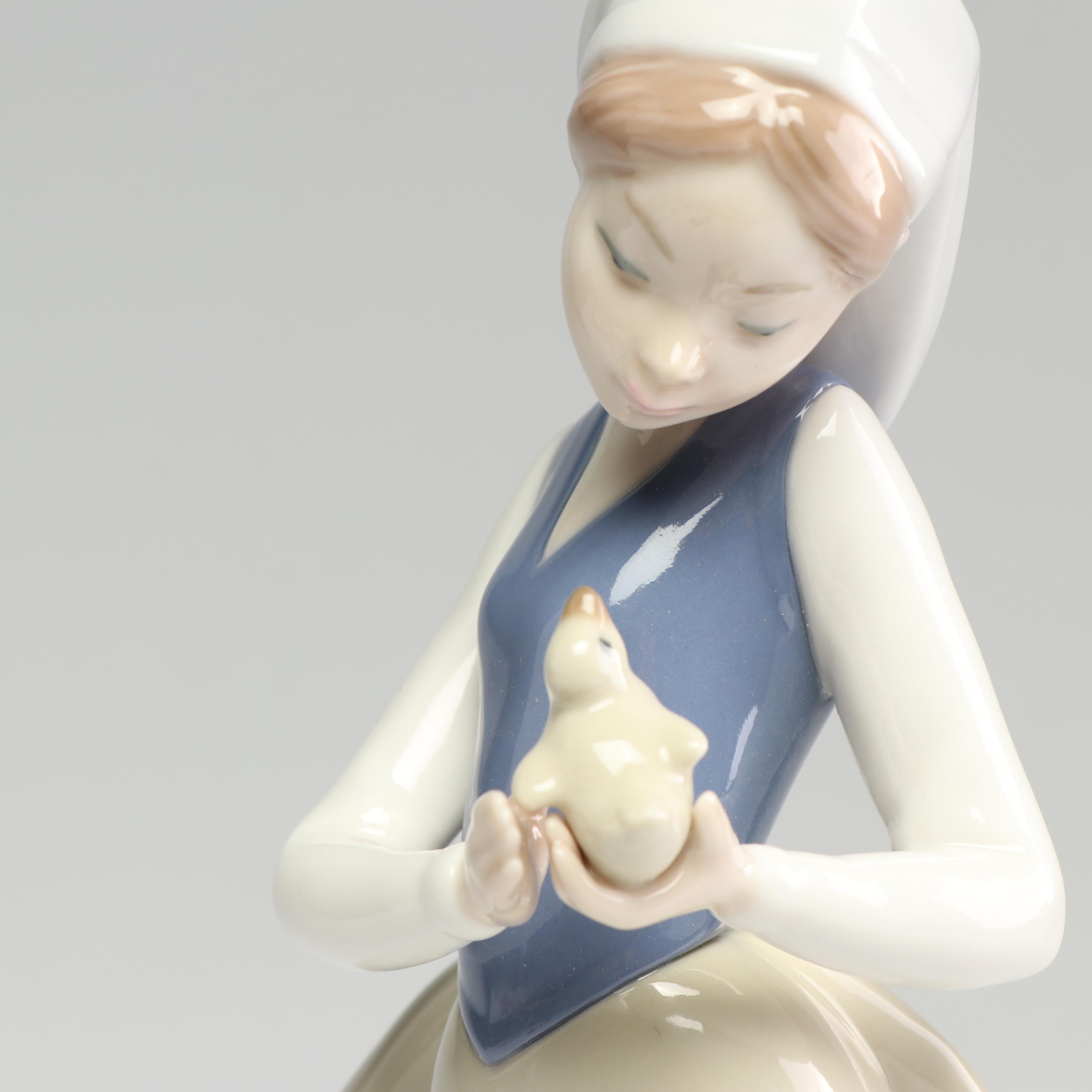 Lladro Nao "Feathered Friend" Porcelain Figurine