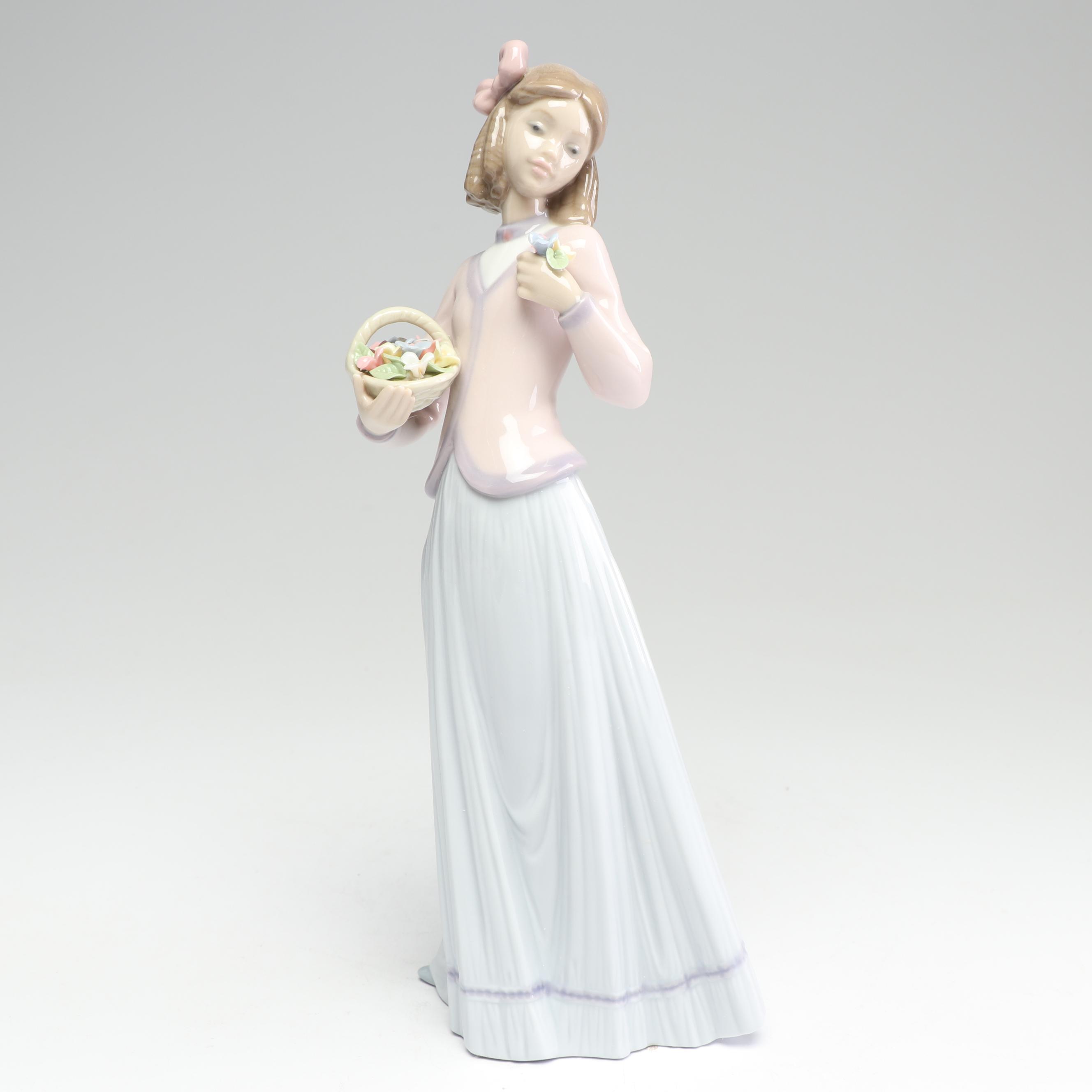 Lladró Collectors Society 1996 "Innocence in Bloom" #7644 Porcelain Figurine