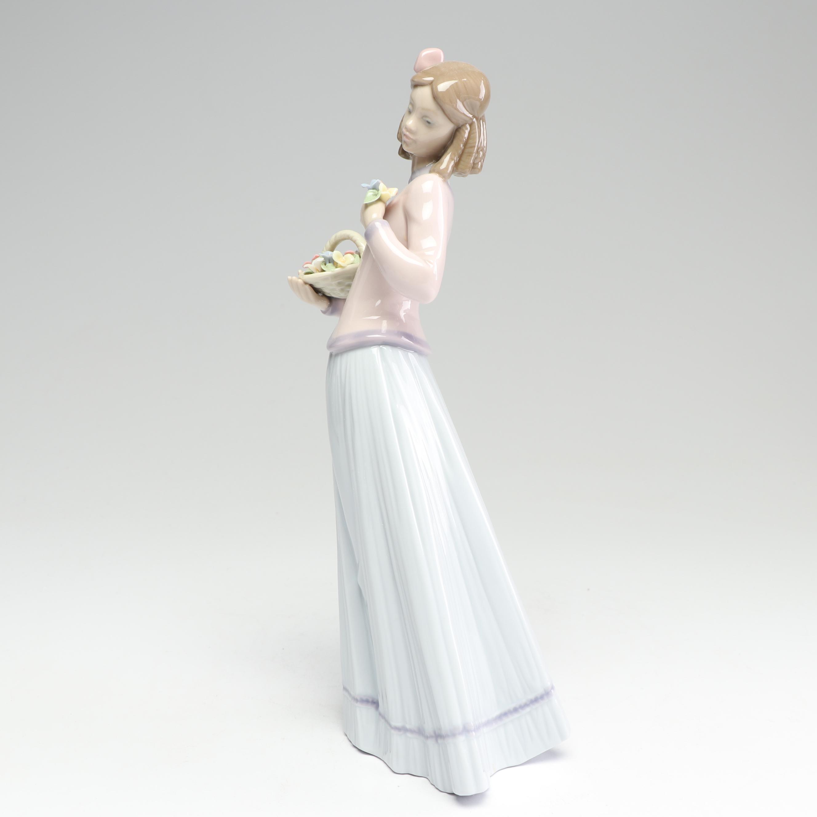 Lladró Collectors Society 1996 "Innocence in Bloom" #7644 Porcelain Figurine