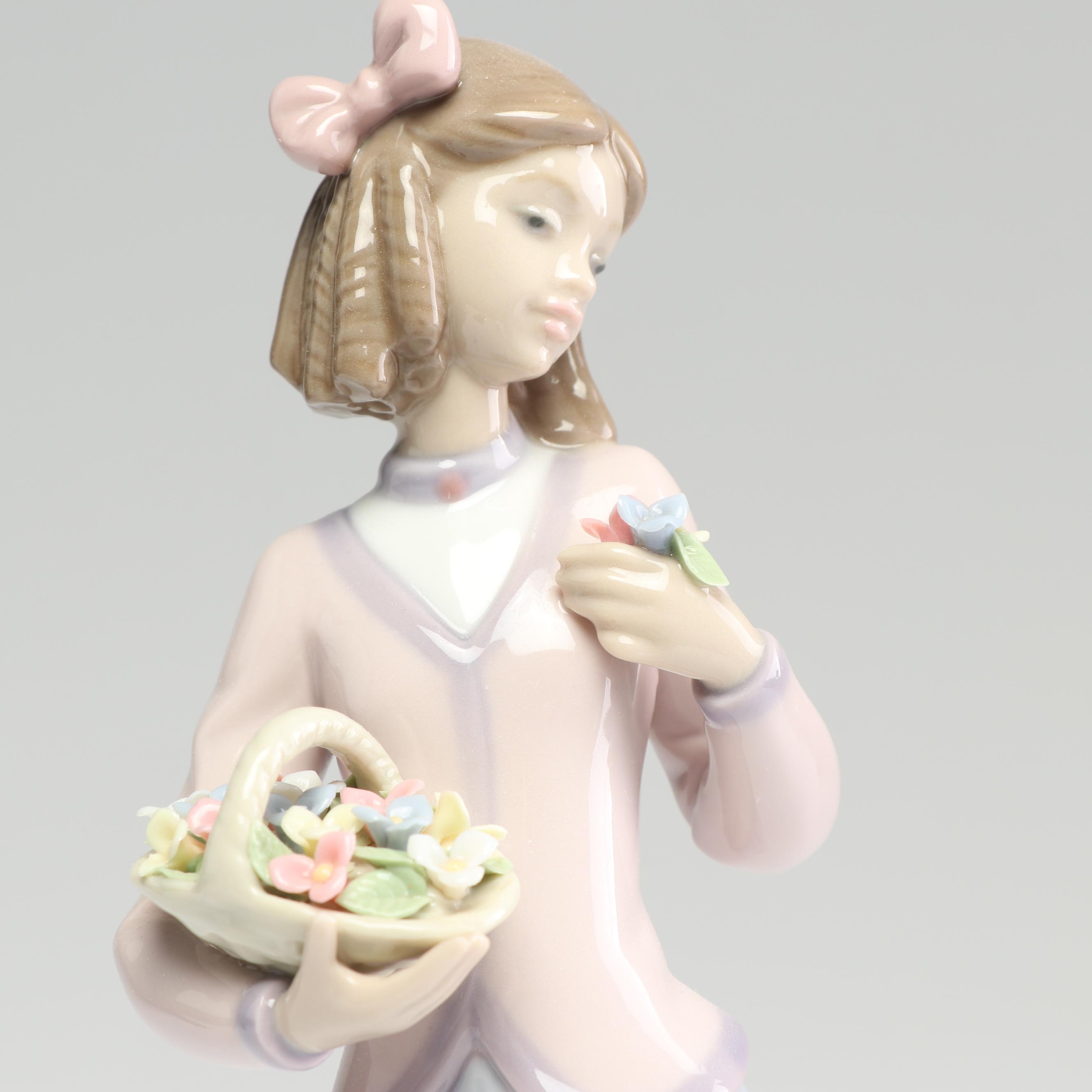 Lladró Collectors Society 1996 "Innocence in Bloom" #7644 Porcelain Figurine