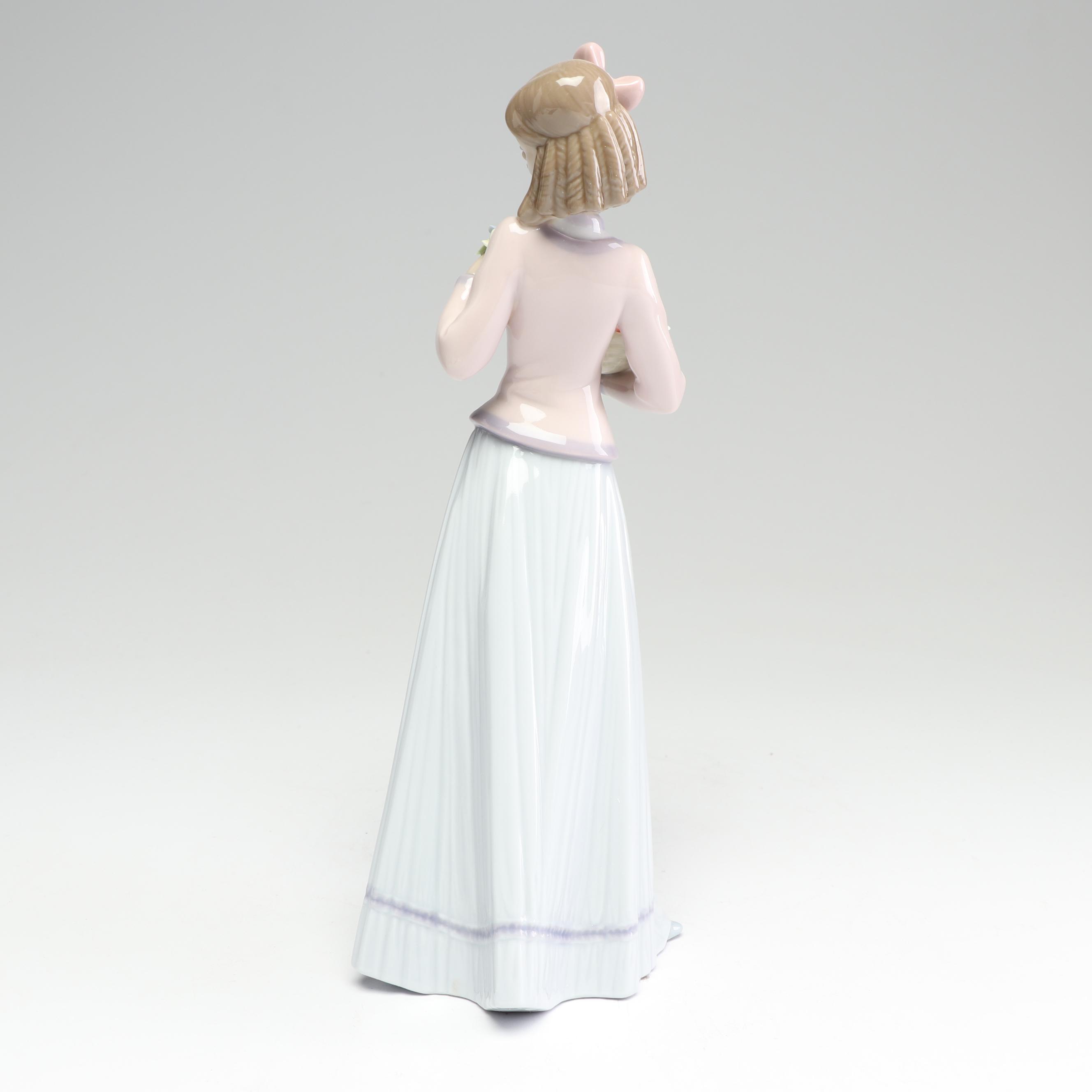 Lladró Collectors Society 1996 "Innocence in Bloom" #7644 Porcelain Figurine
