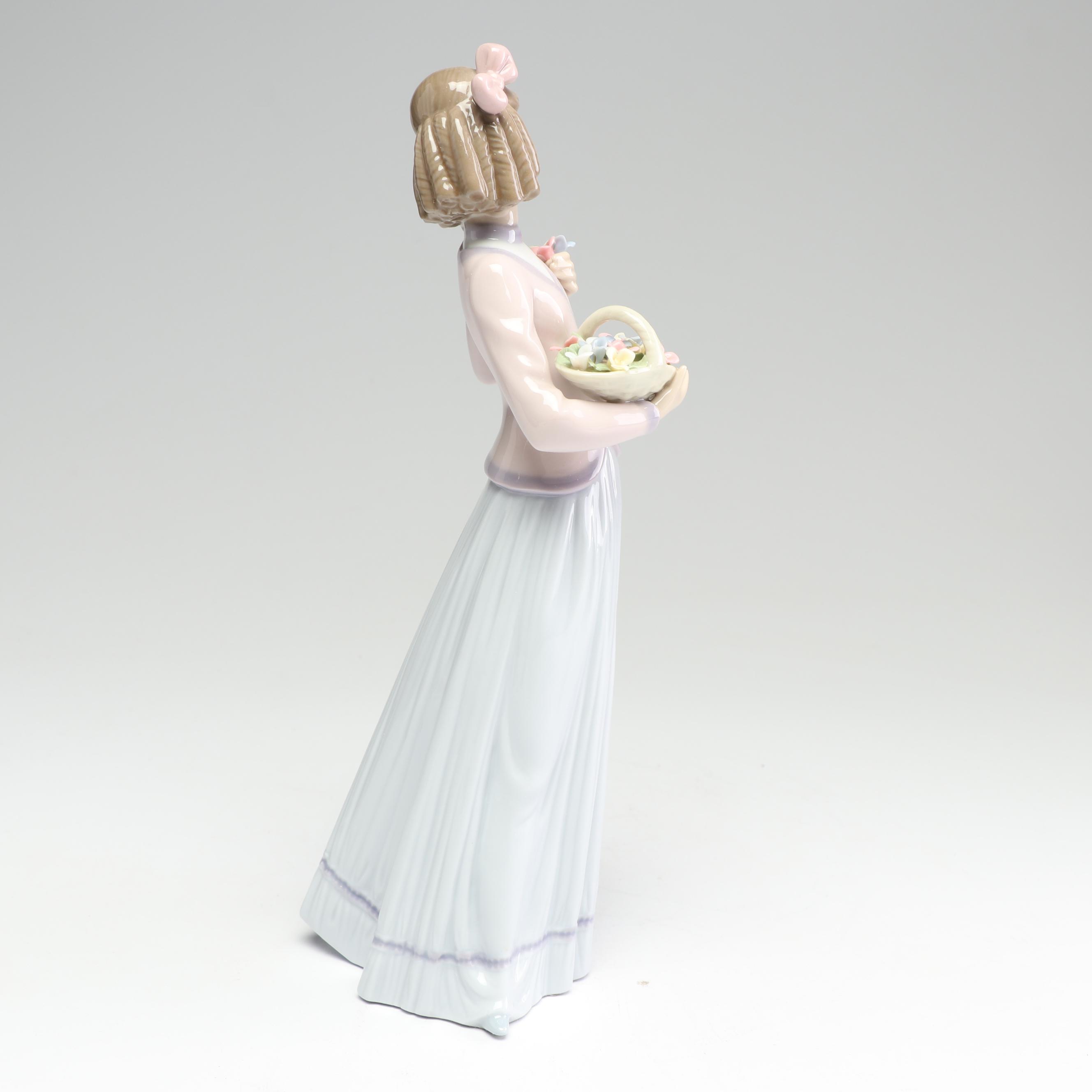 Lladró Collectors Society 1996 "Innocence in Bloom" #7644 Porcelain Figurine