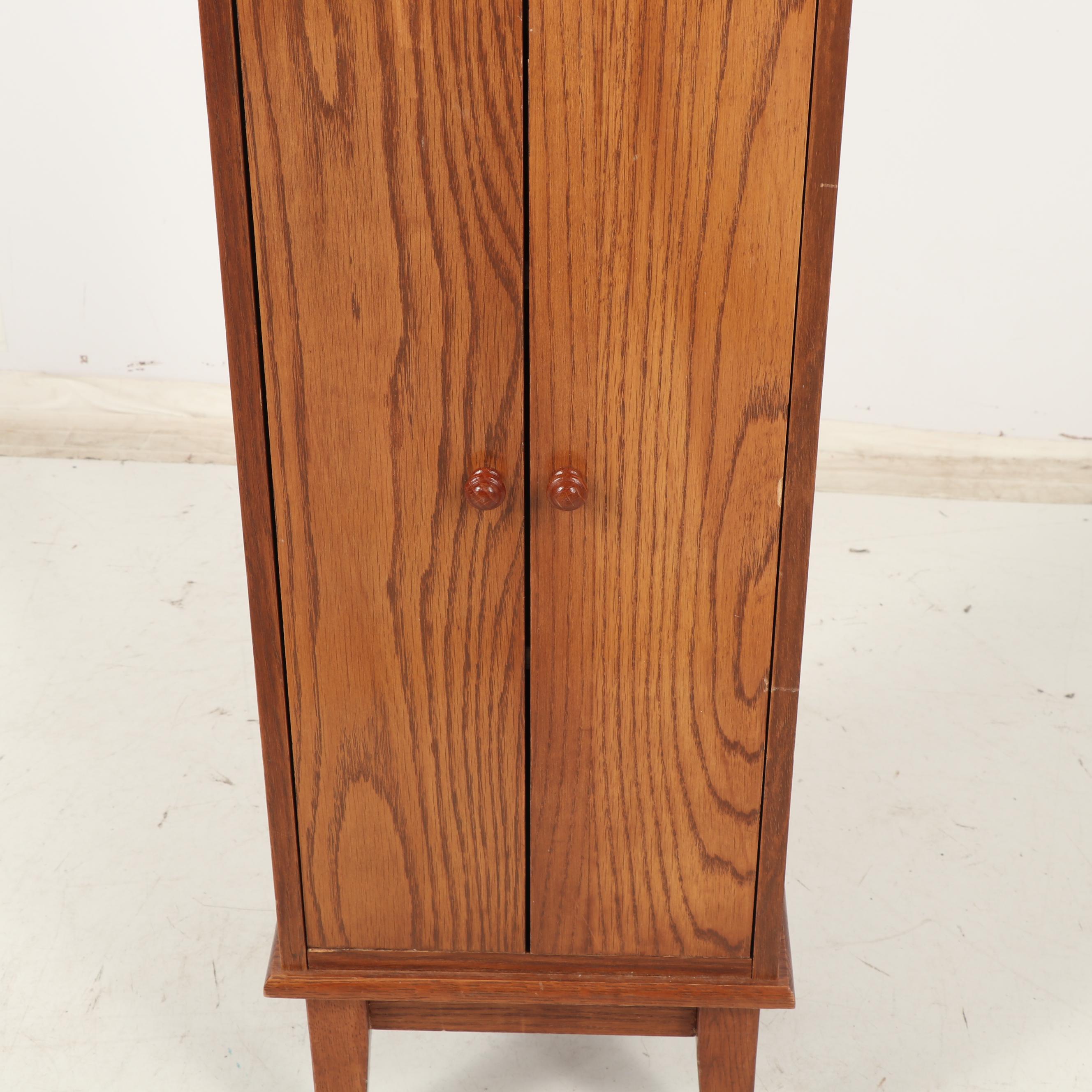 Small Oak Cabinet, Mid to Late 20th Century
