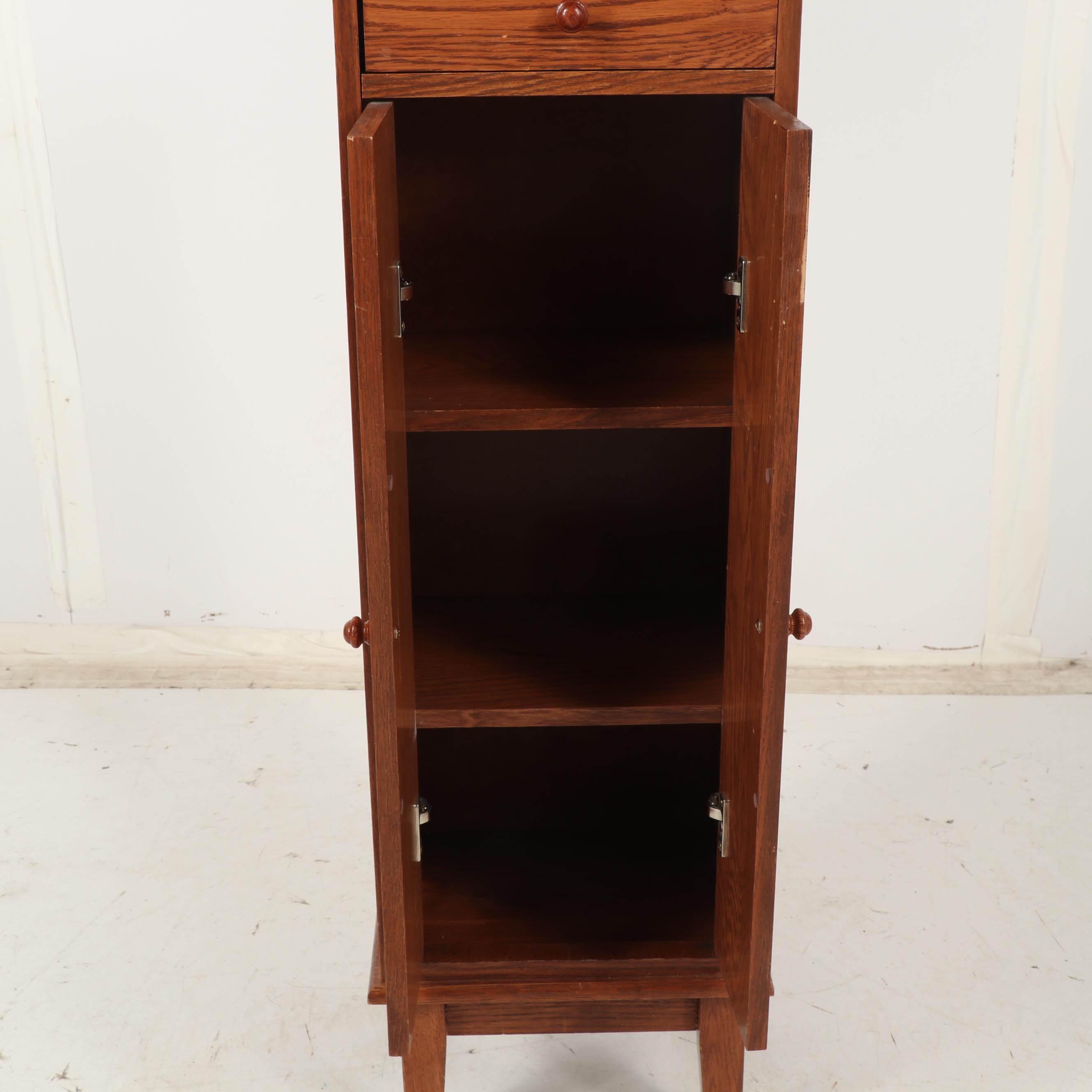 Small Oak Cabinet, Mid to Late 20th Century