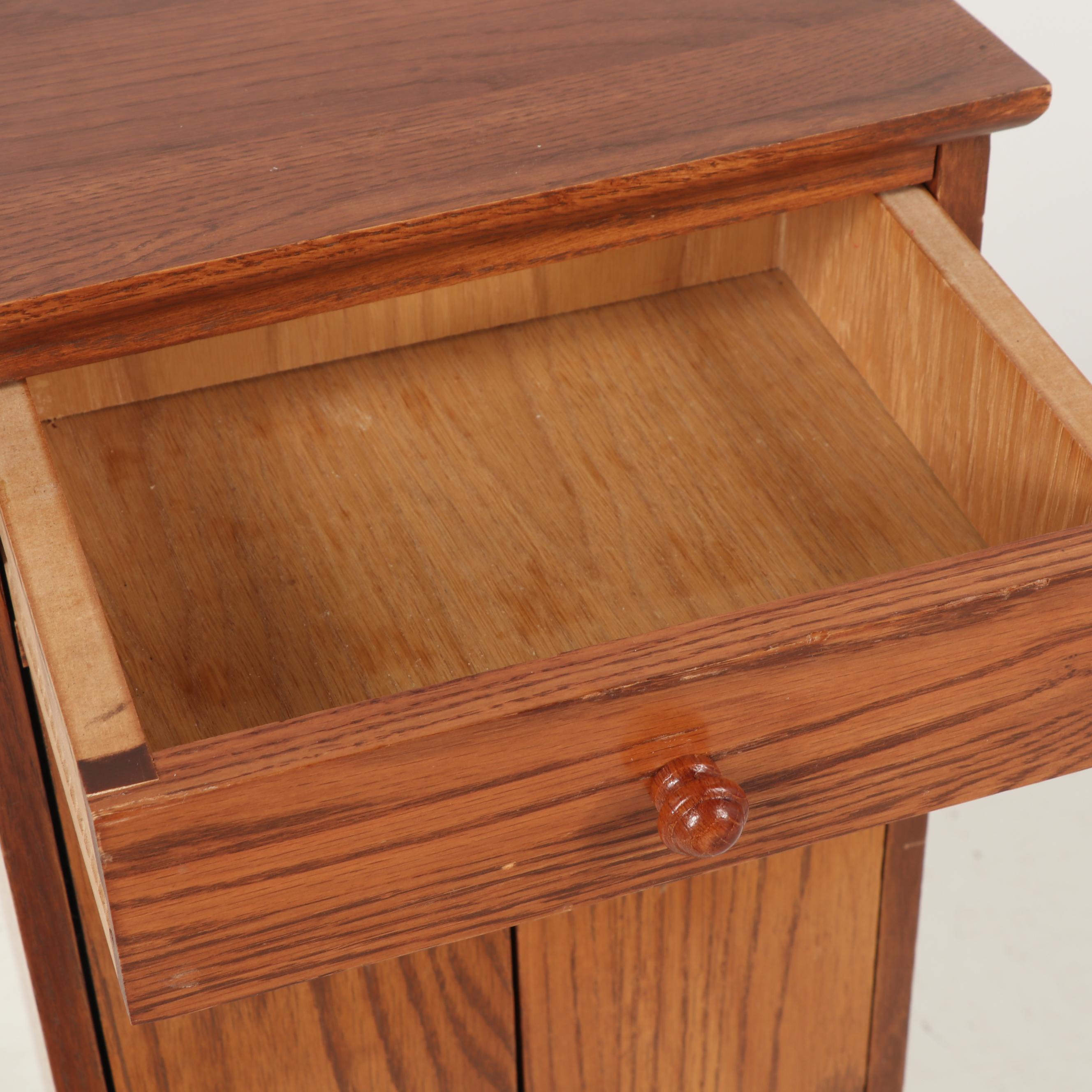 Small Oak Cabinet, Mid to Late 20th Century