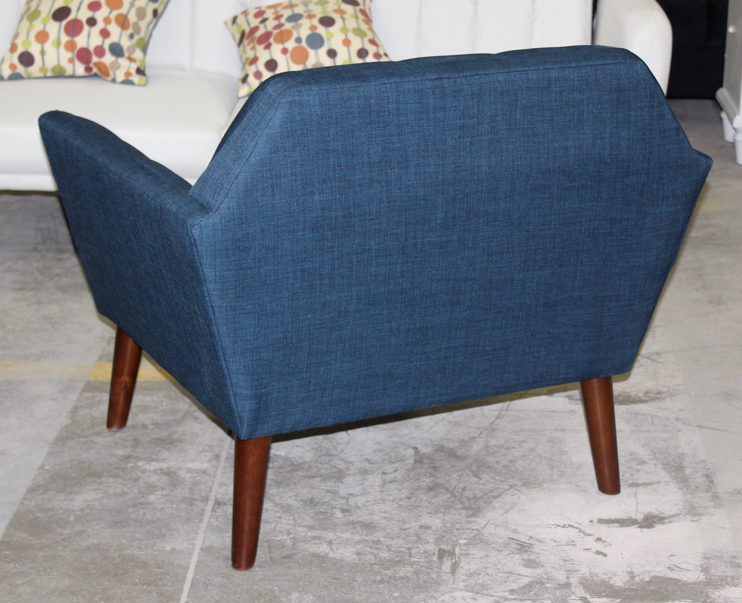 Ink & Ivy Tufted Club Chair, Contemporary