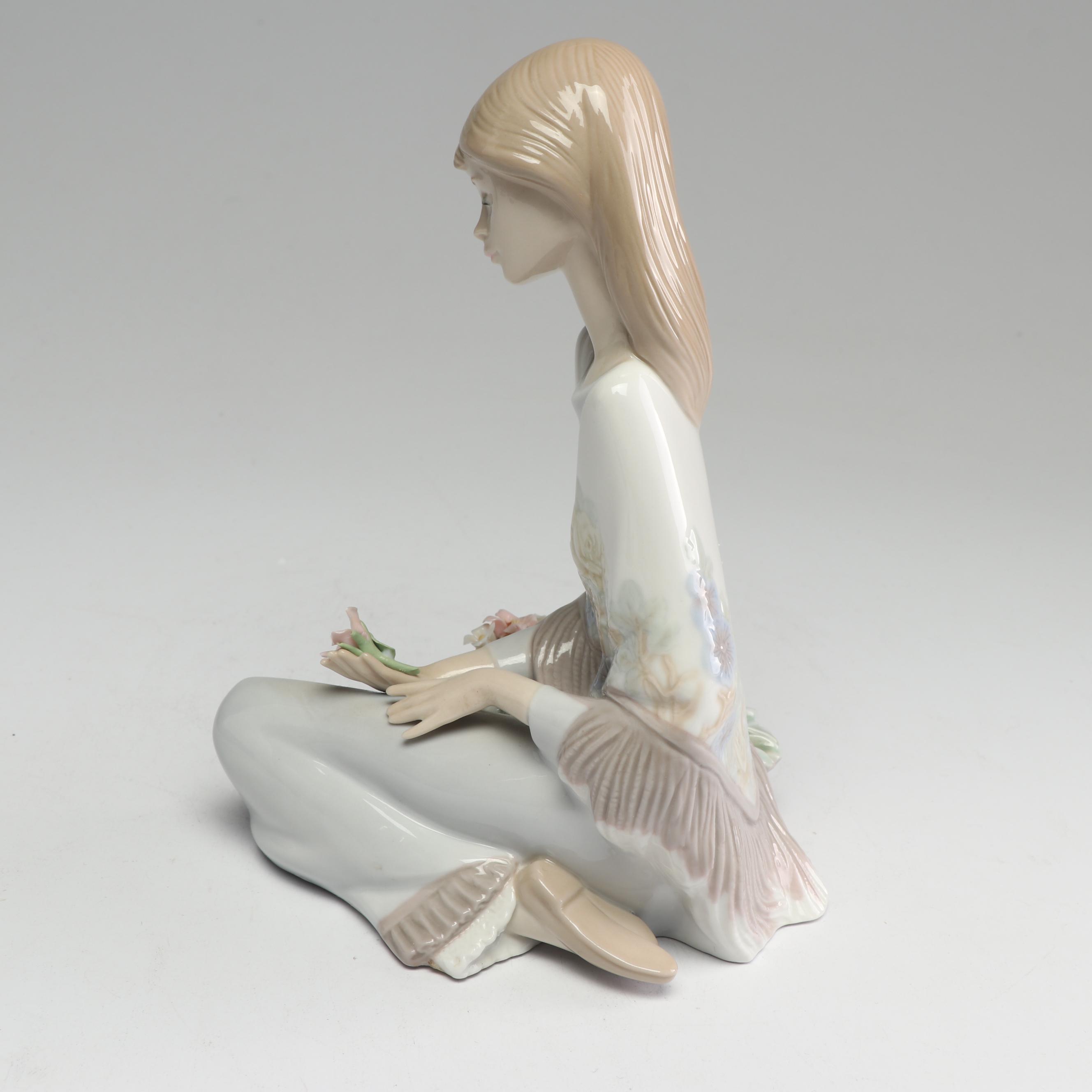 Lladró Collectors Society 1988 "Flower Song" #7607 Porcelain Figurine