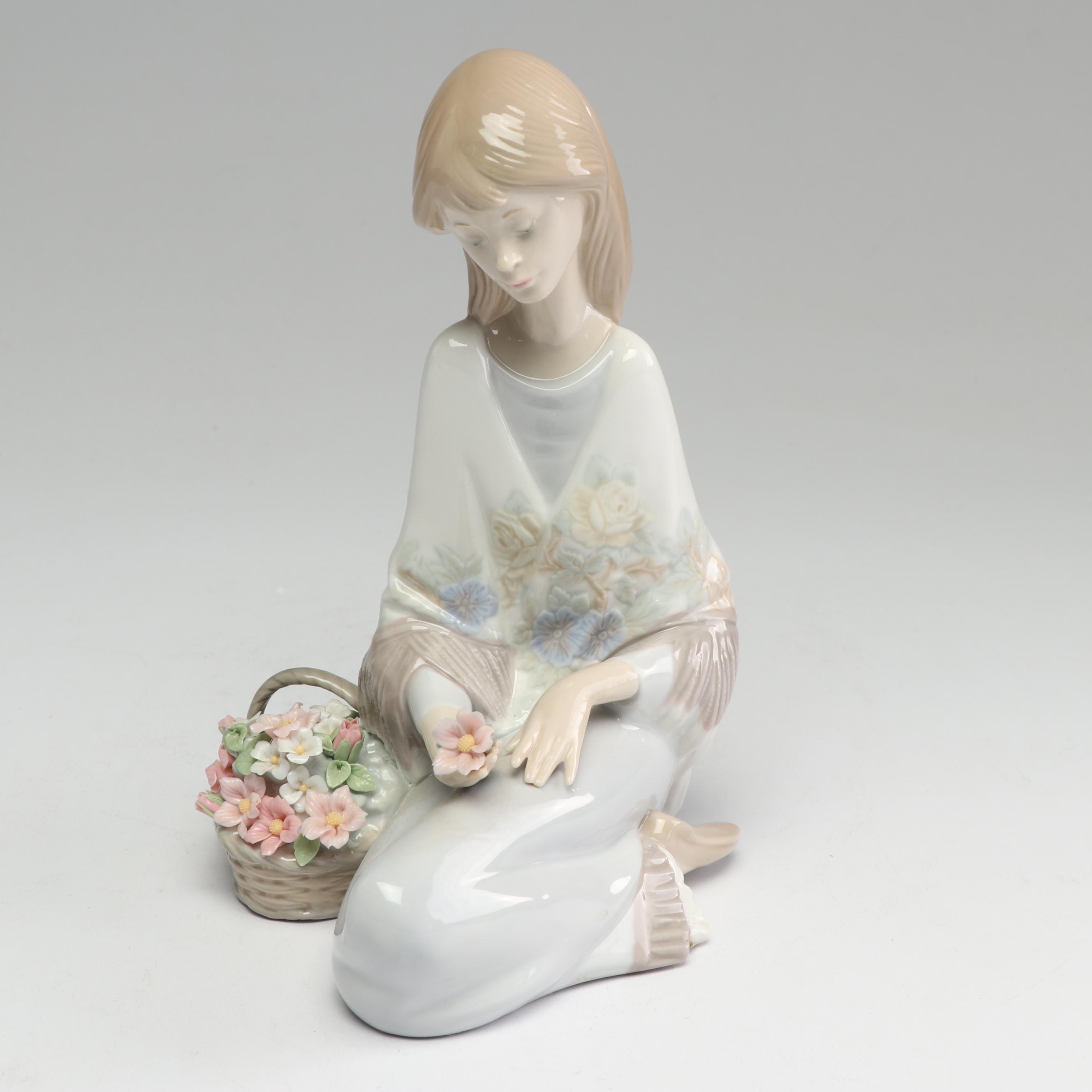 Lladró Collectors Society 1988 "Flower Song" #7607 Porcelain Figurine