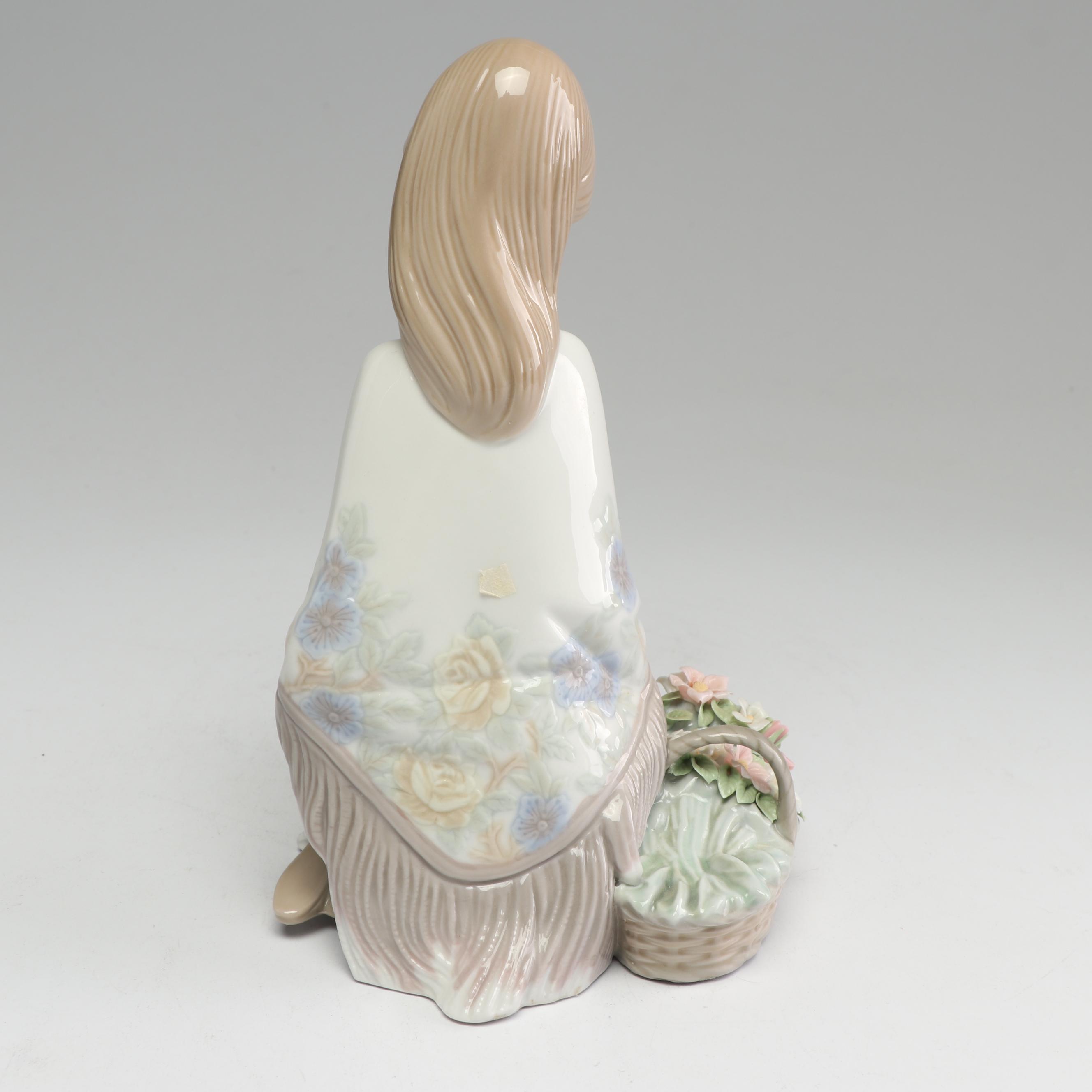 Lladró Collectors Society 1988 "Flower Song" #7607 Porcelain Figurine