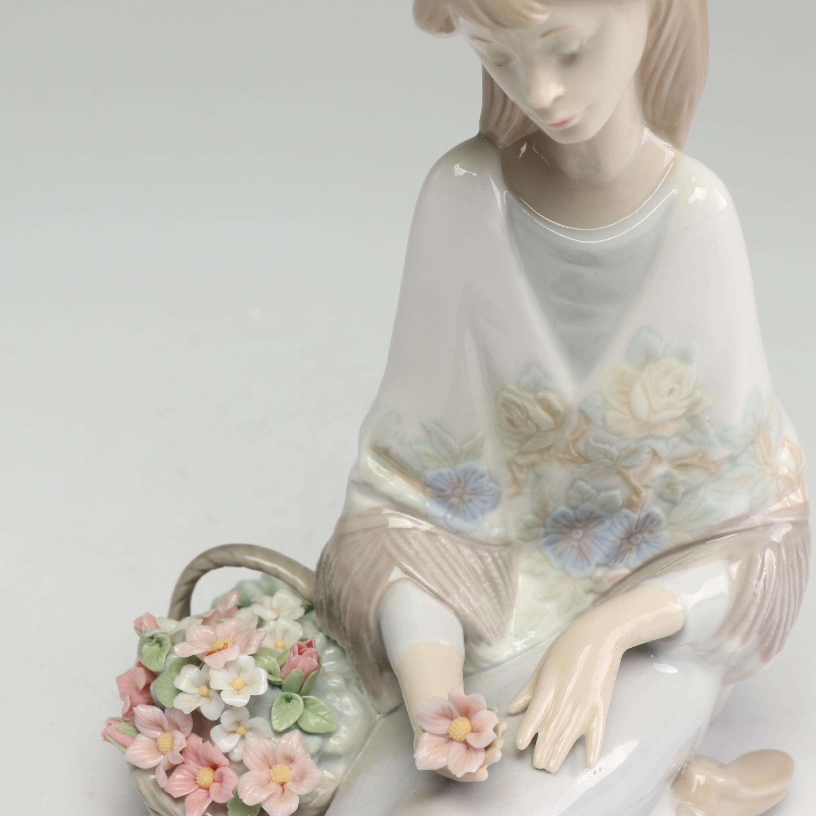 Lladró Collectors Society 1988 "Flower Song" #7607 Porcelain Figurine