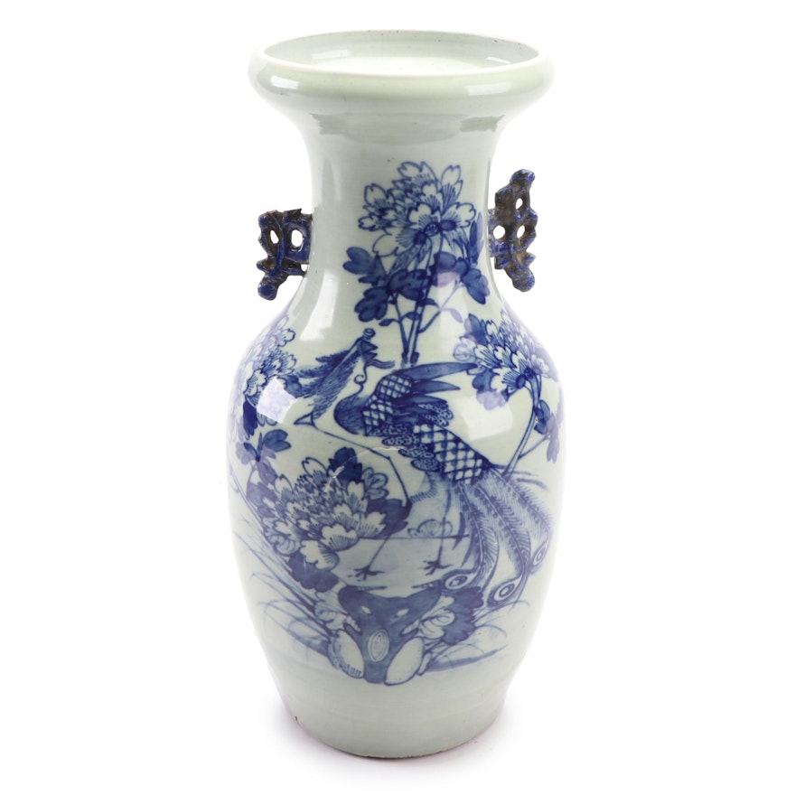 Chinese Blue and White Ceramic Vase, Late Qing Dynasty
