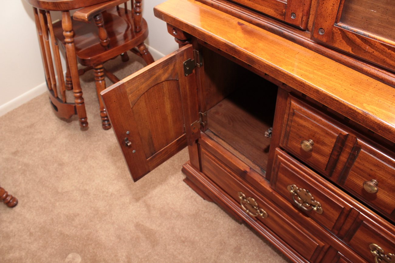 Broyhill Illuminated Pine China Cabinet, Mid to Late 20th Century