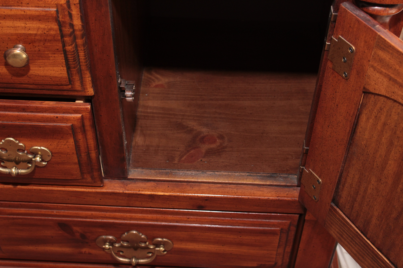 Broyhill Illuminated Pine China Cabinet, Mid to Late 20th Century