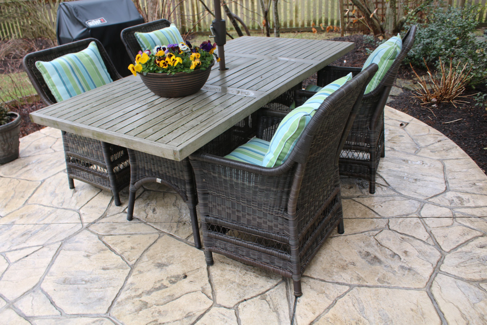 Smith & Hawken Wicker Outdoor Patio Dining Table with Chairs and Umbrella