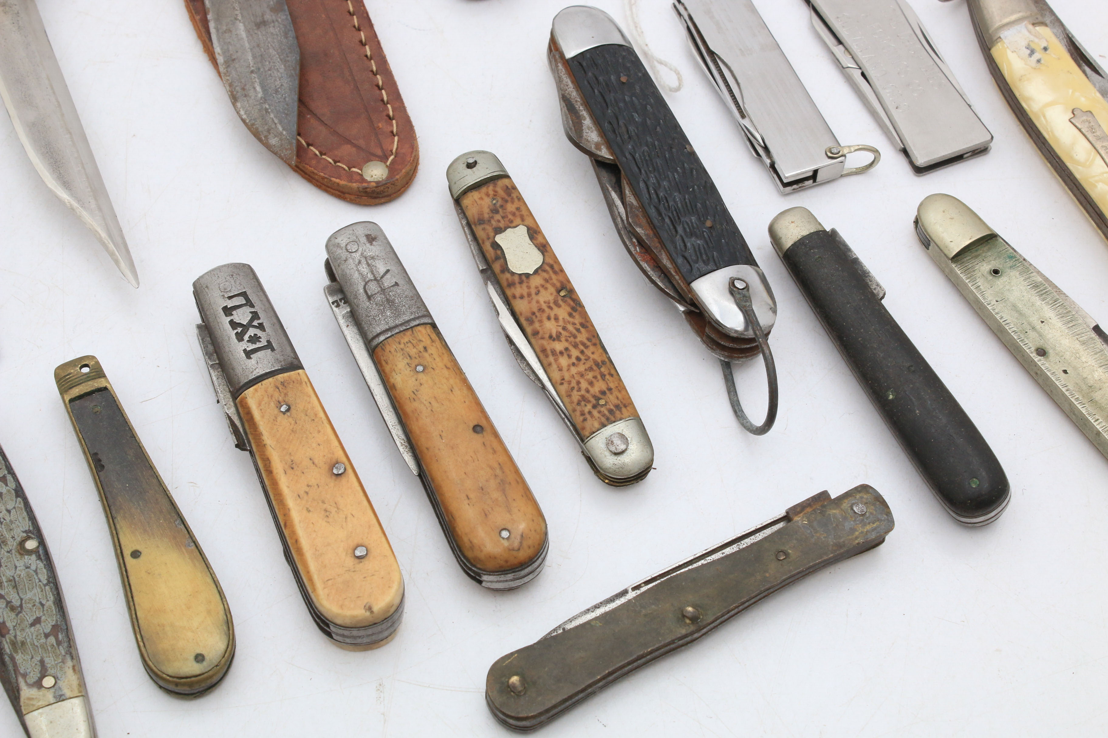 Pocket and Hunting Knives Assortment
