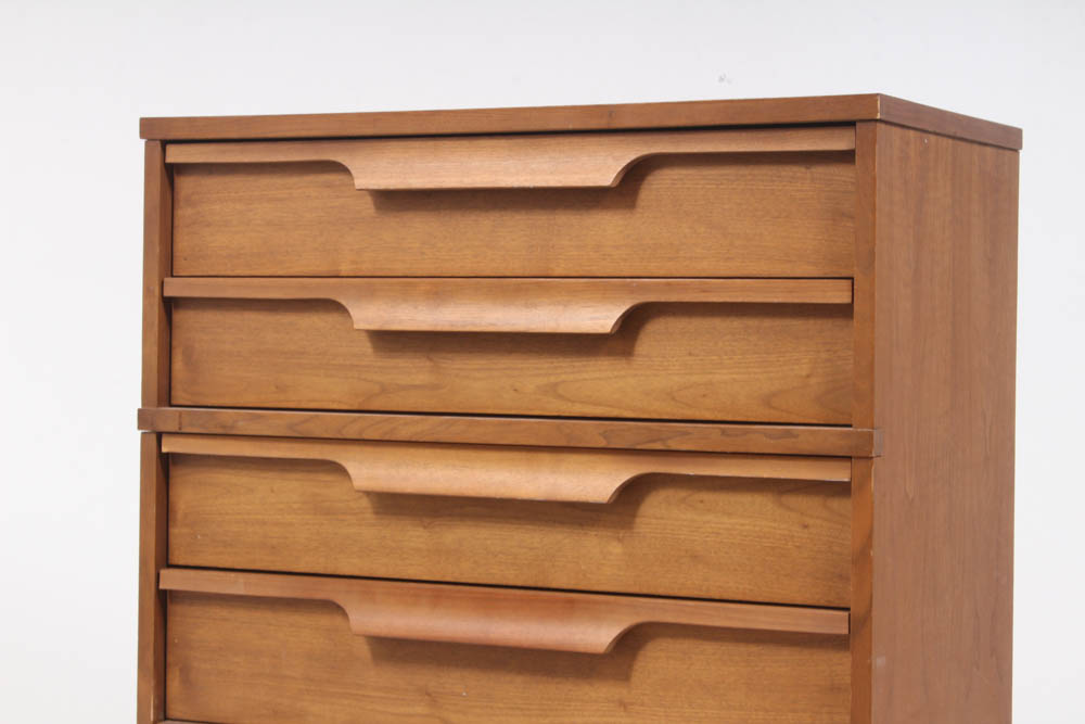 Walnut Chest of Drawers in the Style of Carper Johnson, Mid-Century