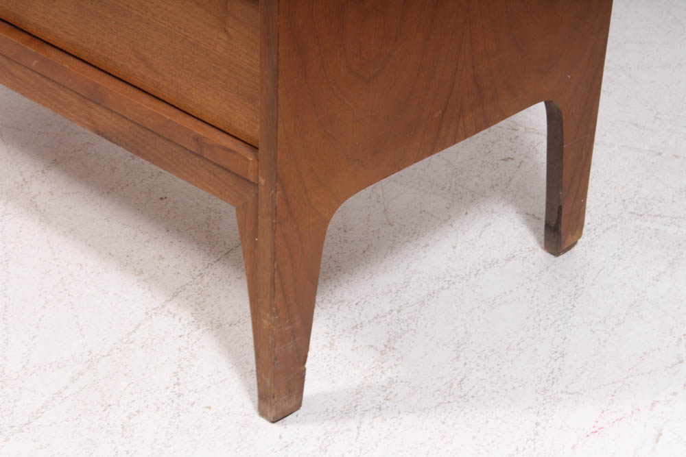 Walnut Chest of Drawers in the Style of Carper Johnson, Mid-Century