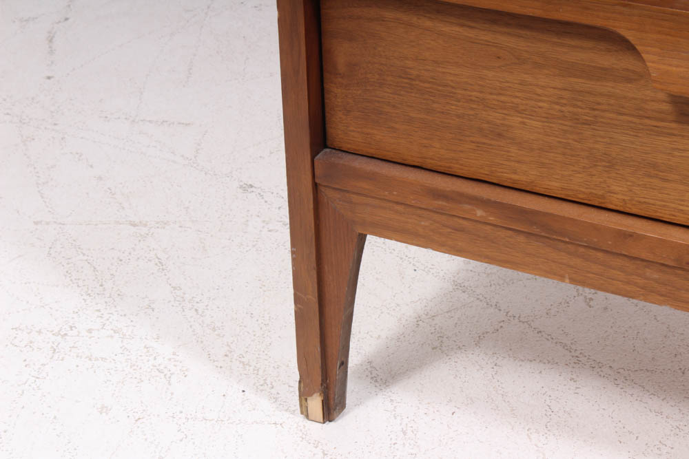 Walnut Chest of Drawers in the Style of Carper Johnson, Mid-Century